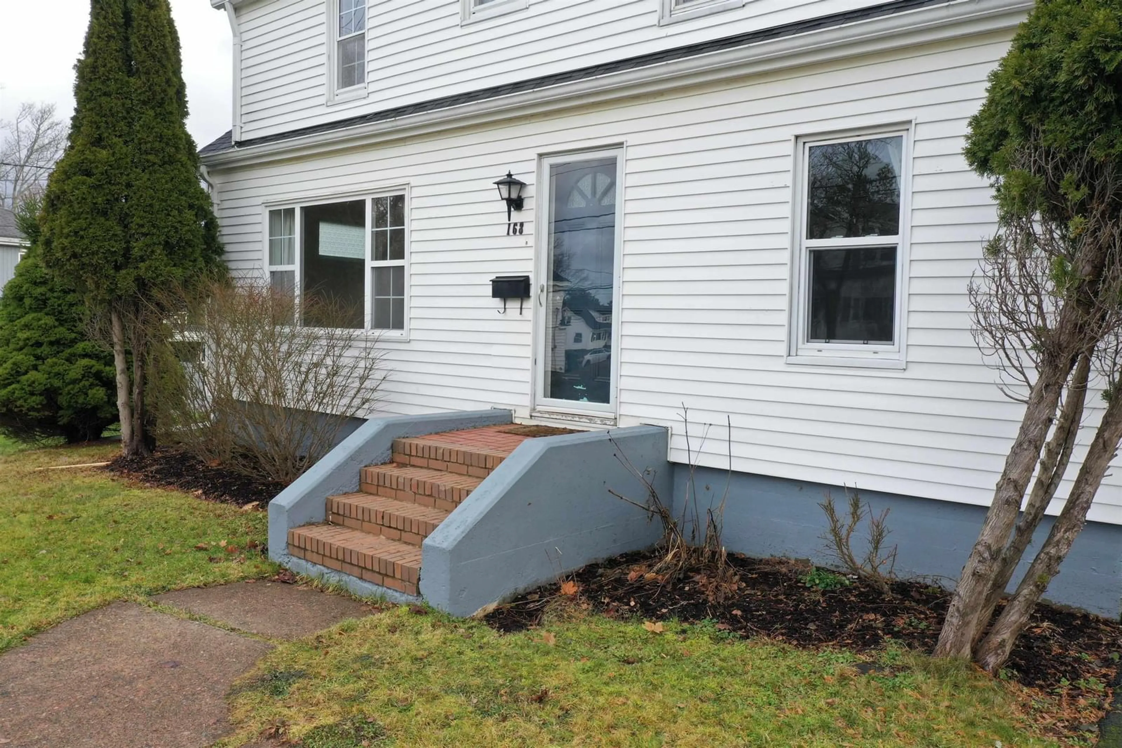 Home with vinyl exterior material, street for 168 Willow Ave, New Glasgow Nova Scotia B2H 1Z9