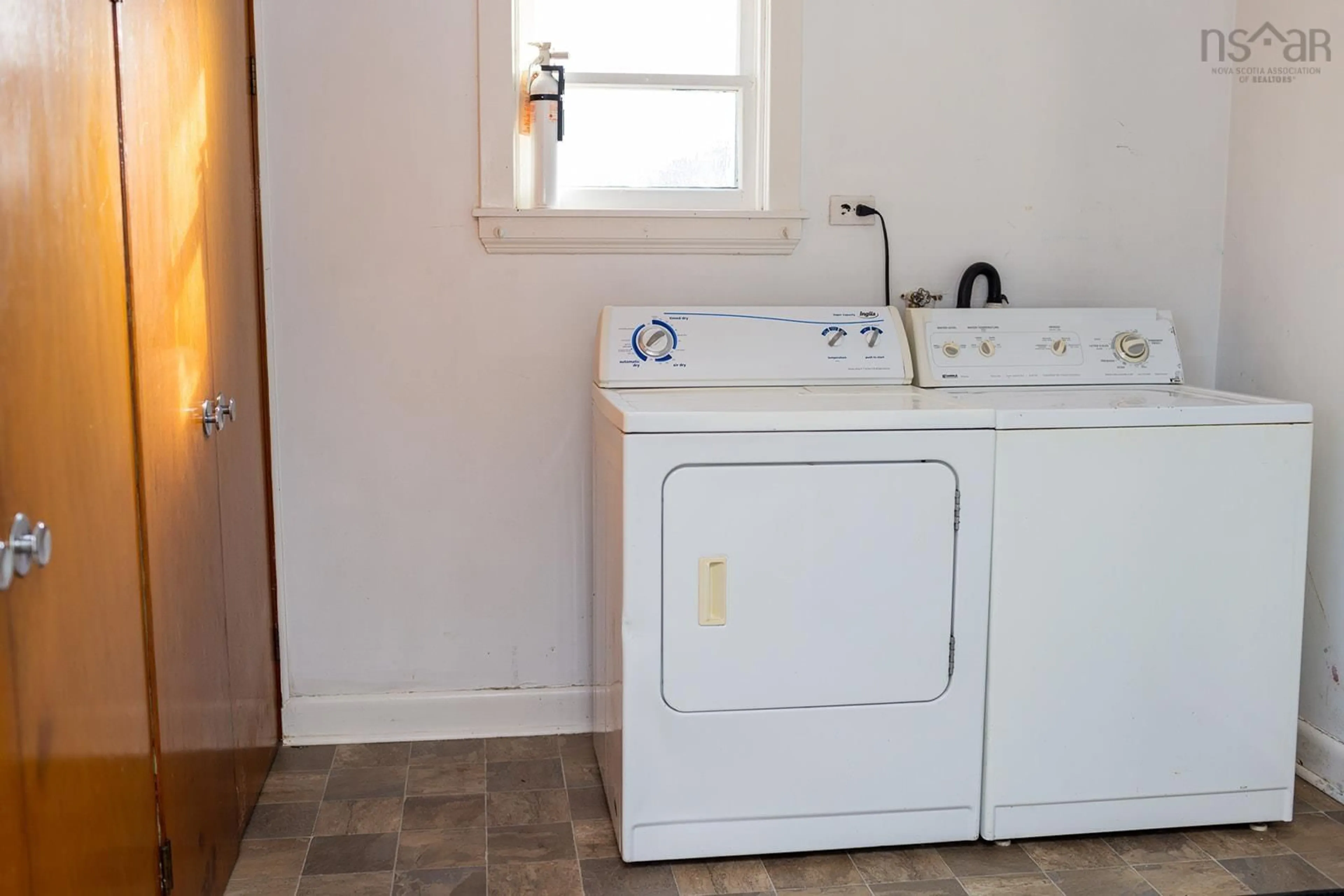 Laundry room for 366 King St, New Waterford Nova Scotia B1H 3Y2