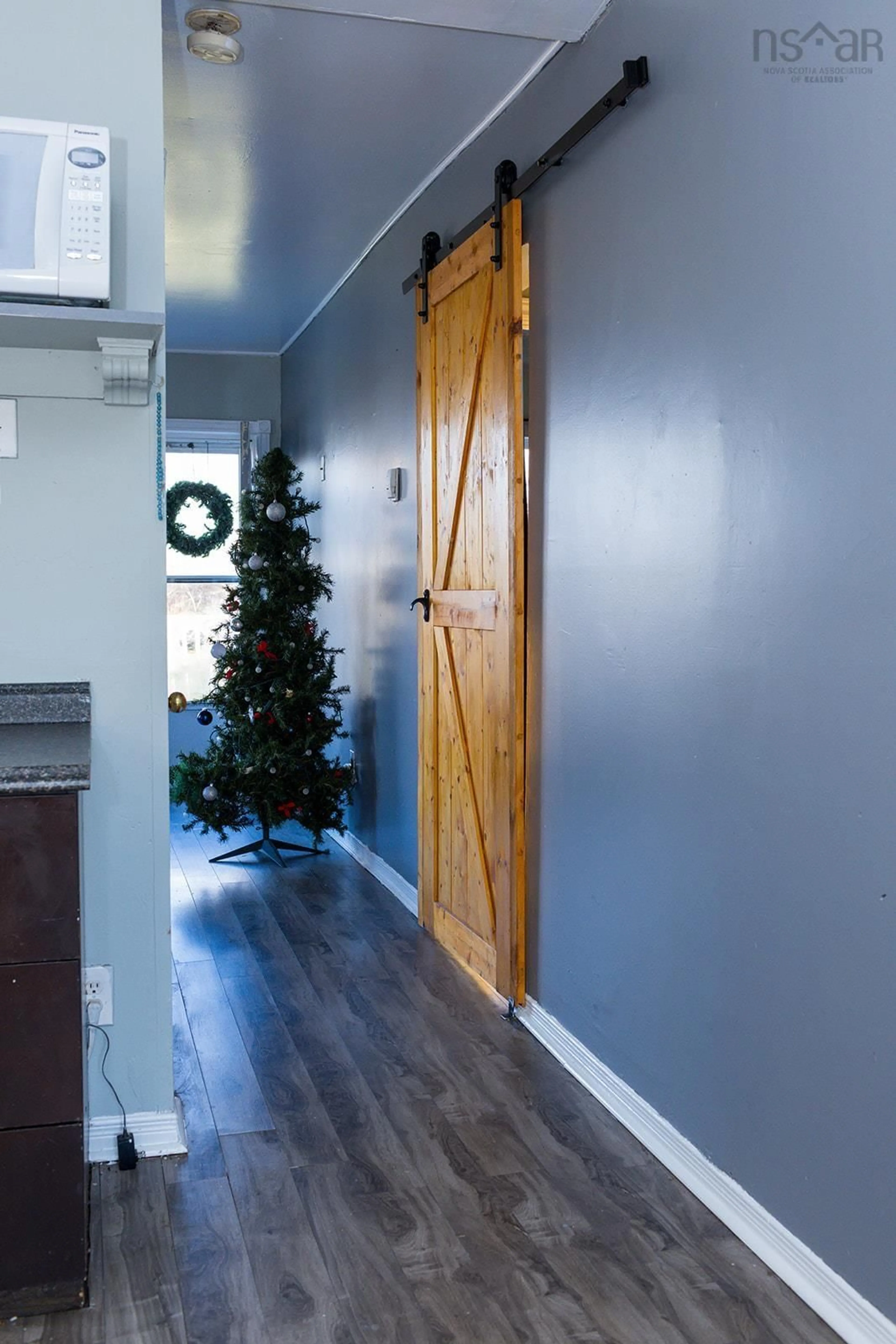 Indoor entryway for 3467 Victoria Ave, New Waterford Nova Scotia B1H 1M3