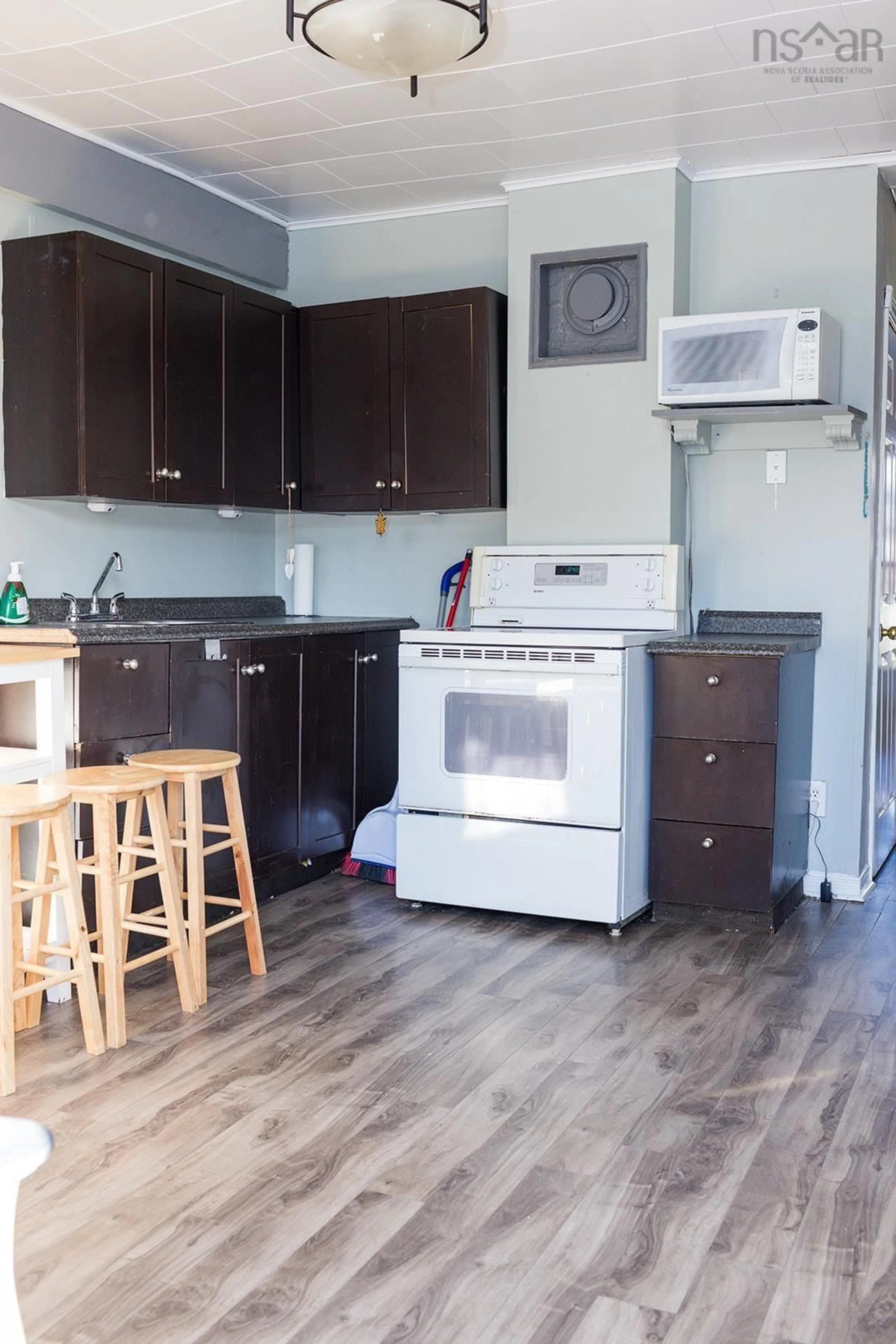 Standard kitchen, wood/laminate floor for 3467 Victoria Ave, New Waterford Nova Scotia B1H 1M3