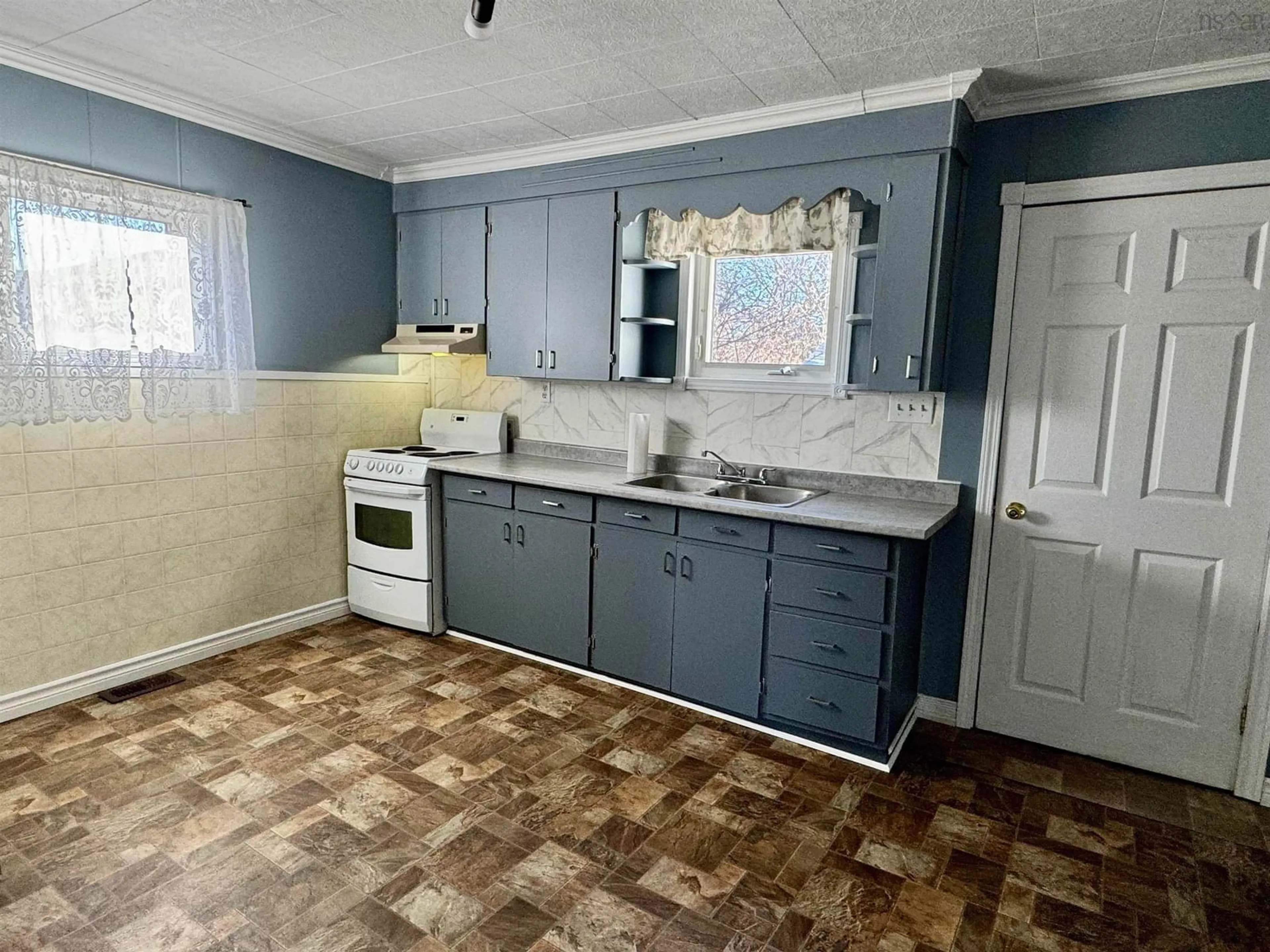 Standard kitchen, unknown for 192 Seaview St, Glace Bay Nova Scotia B1A 1P5