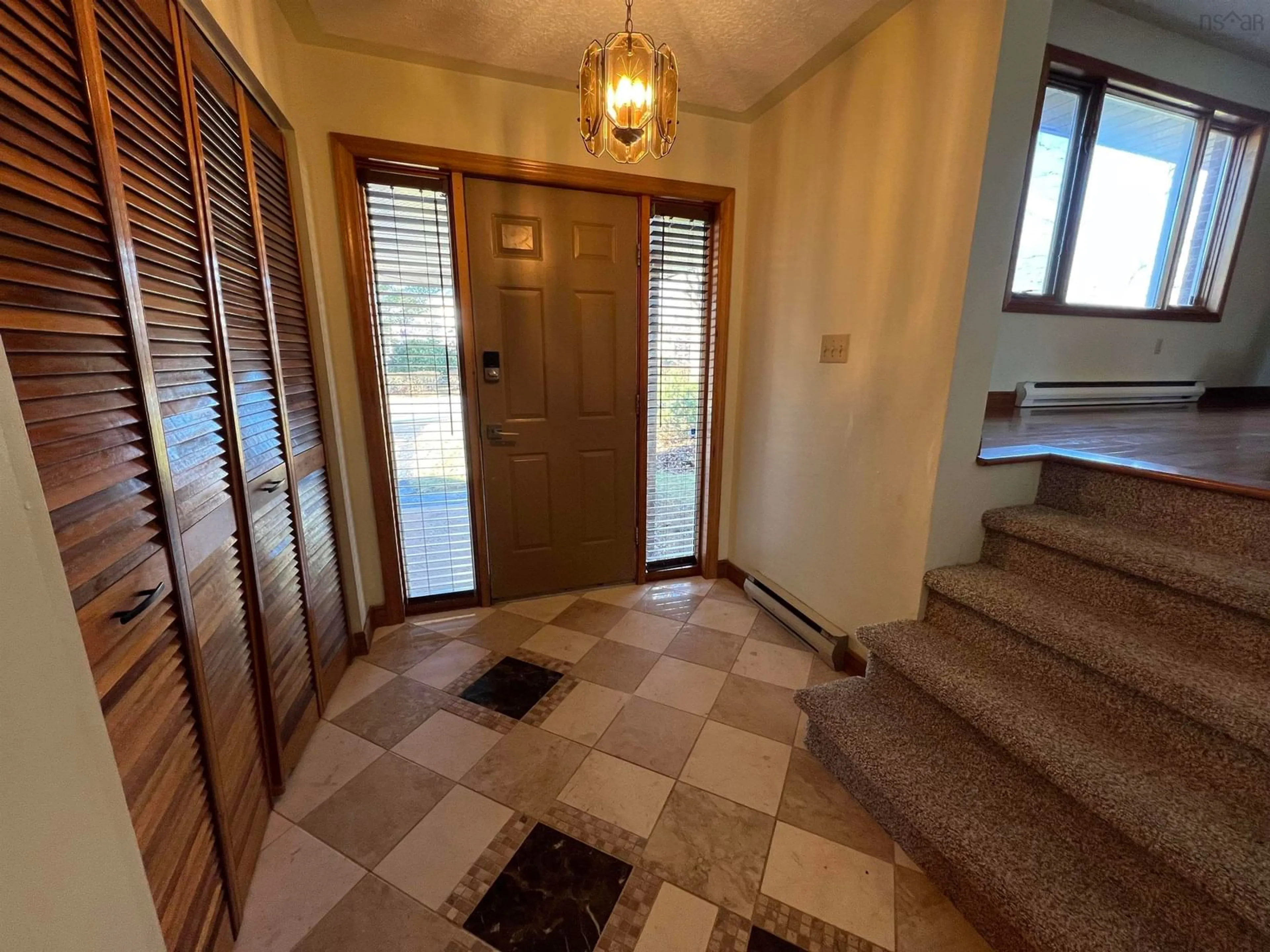 Indoor foyer for 284 Colby Dr, Cole Harbour Nova Scotia B2V 2B6