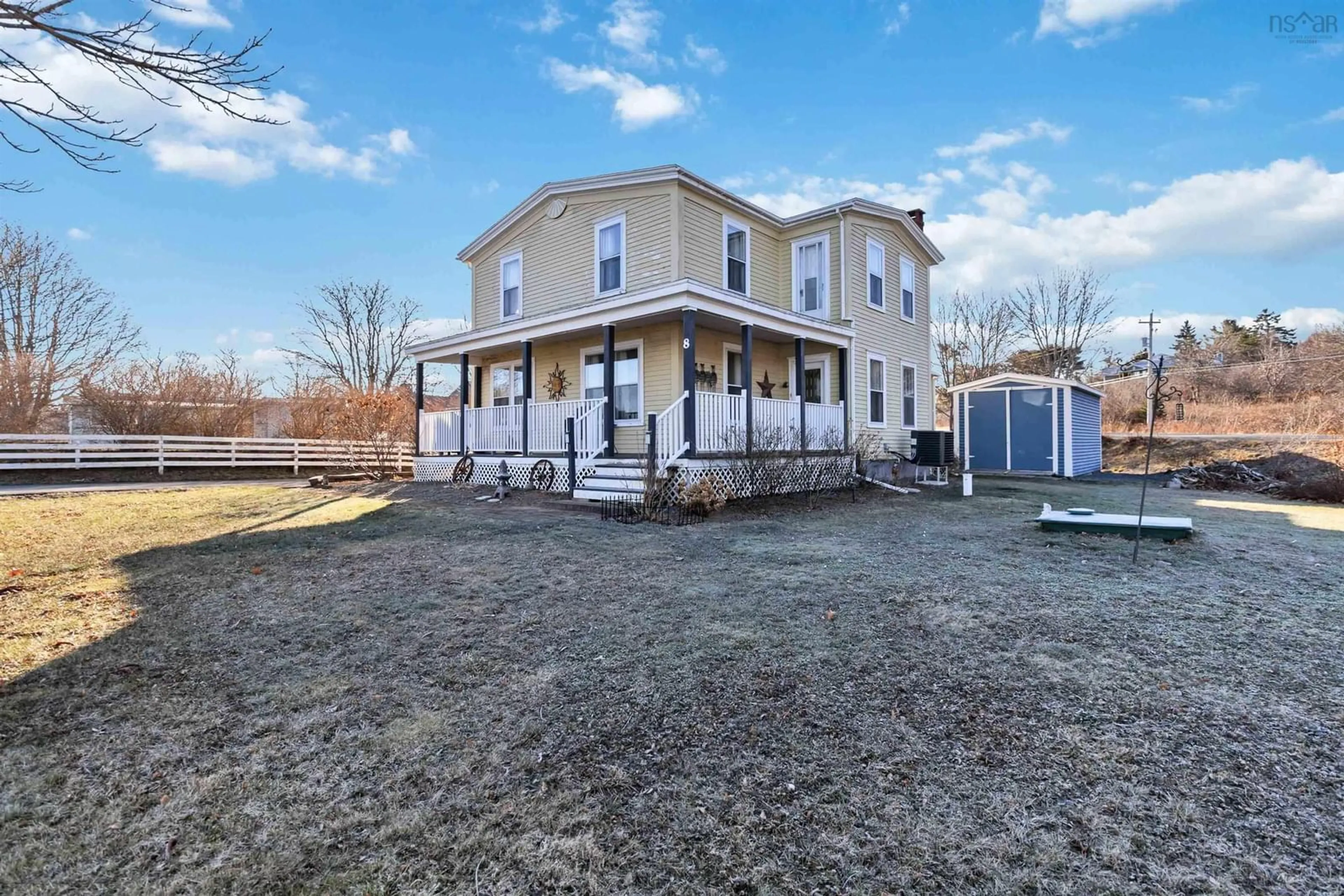 A pic from outside/outdoor area/front of a property/back of a property/a pic from drone, building for 8 Fort Point Rd, Lahave Nova Scotia B0R 1C0