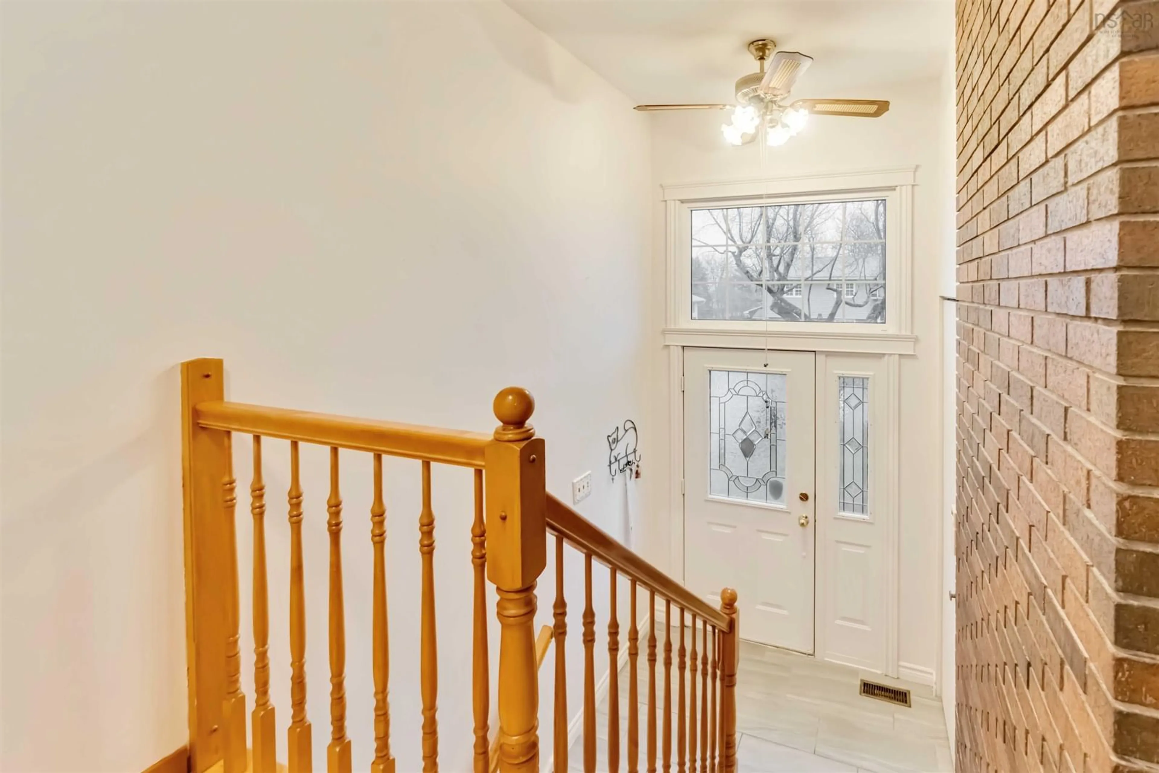 Indoor foyer for 5 Agincourt Cres, Dartmouth Nova Scotia B2V 1H9