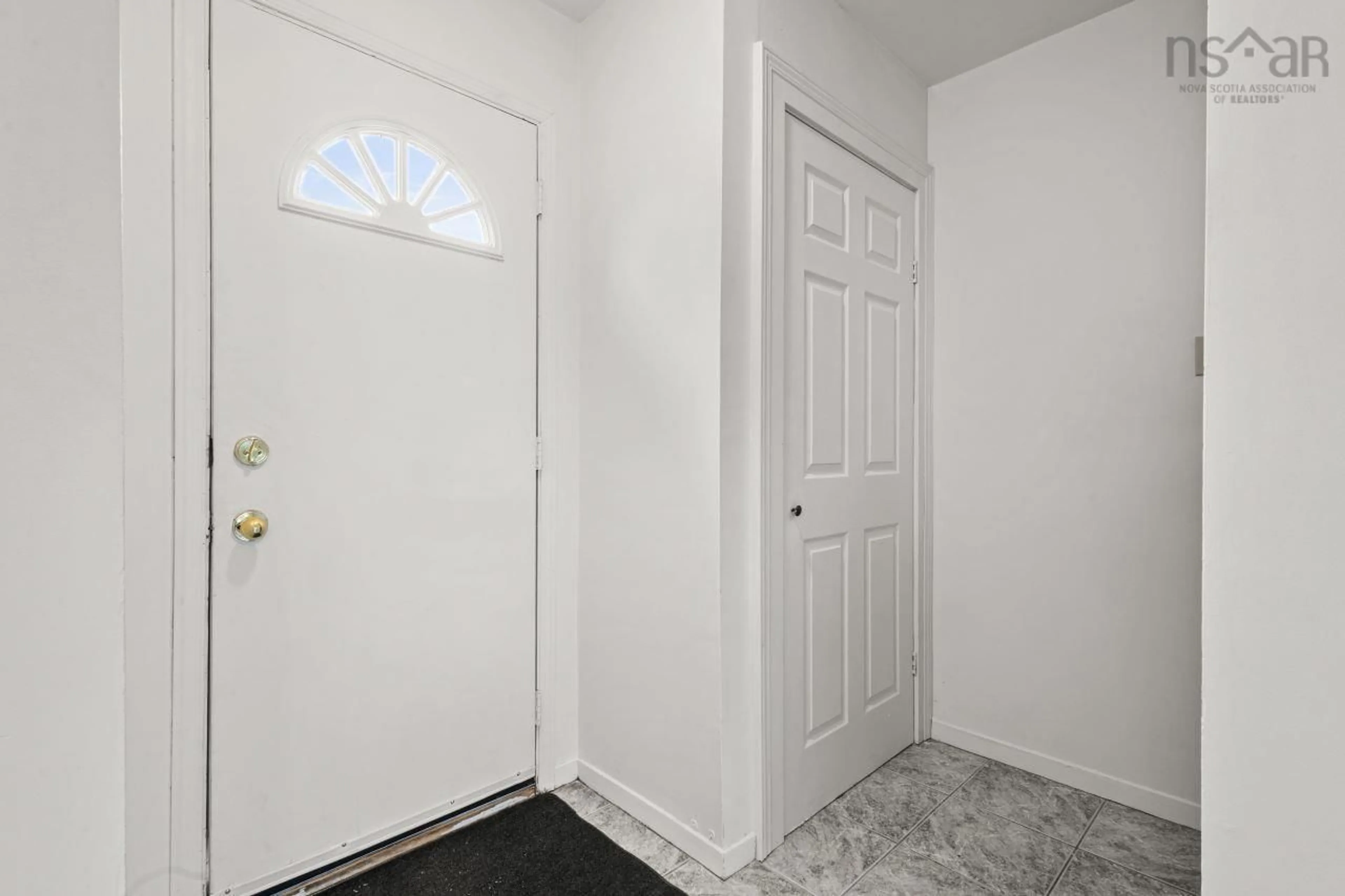 Indoor entryway for 395 Poplar Drive, Cole Harbour Nova Scotia B2W 4K8