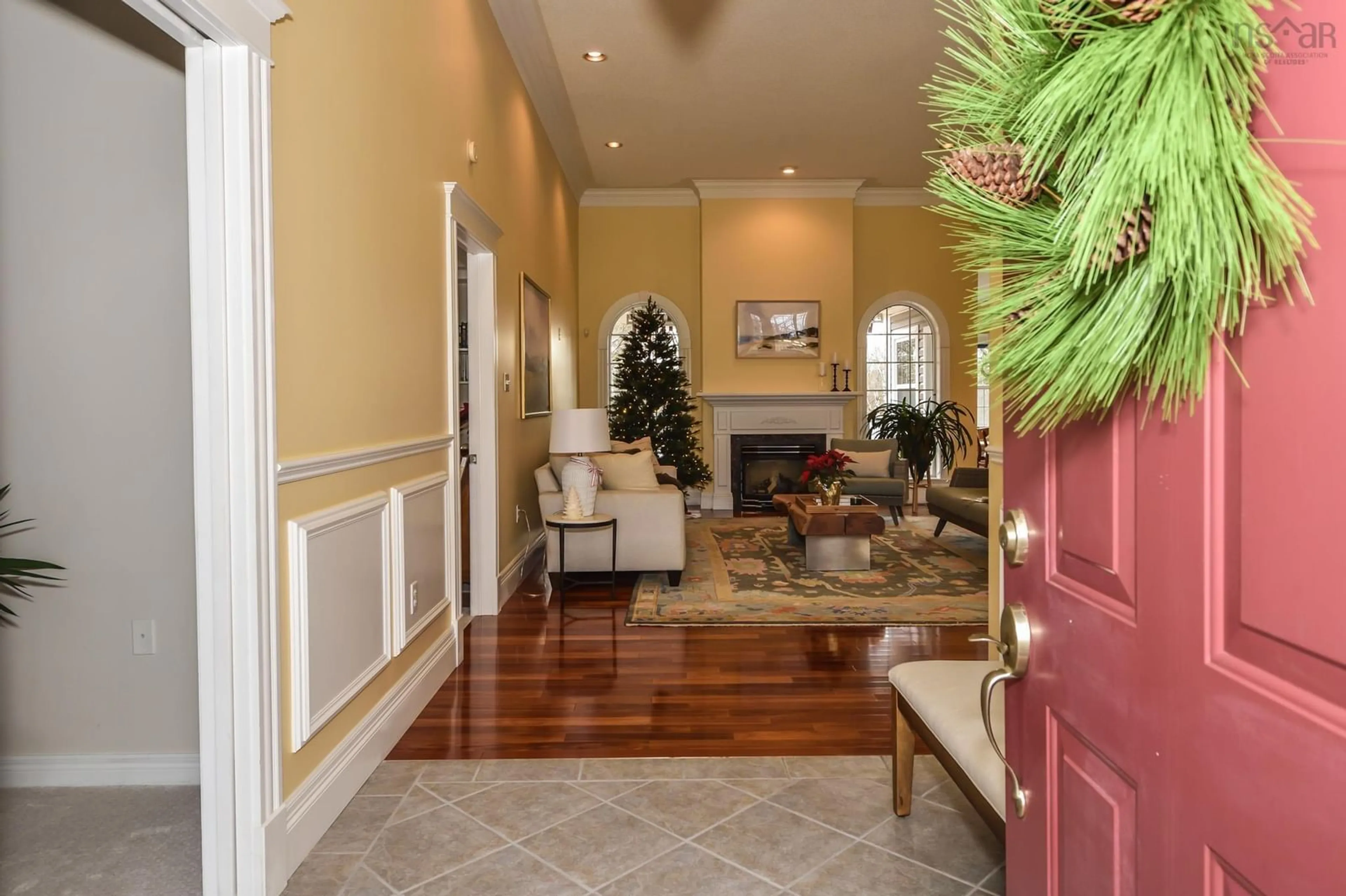 Indoor foyer for 107 Dufferin St, Lunenburg Nova Scotia B0J 2C0