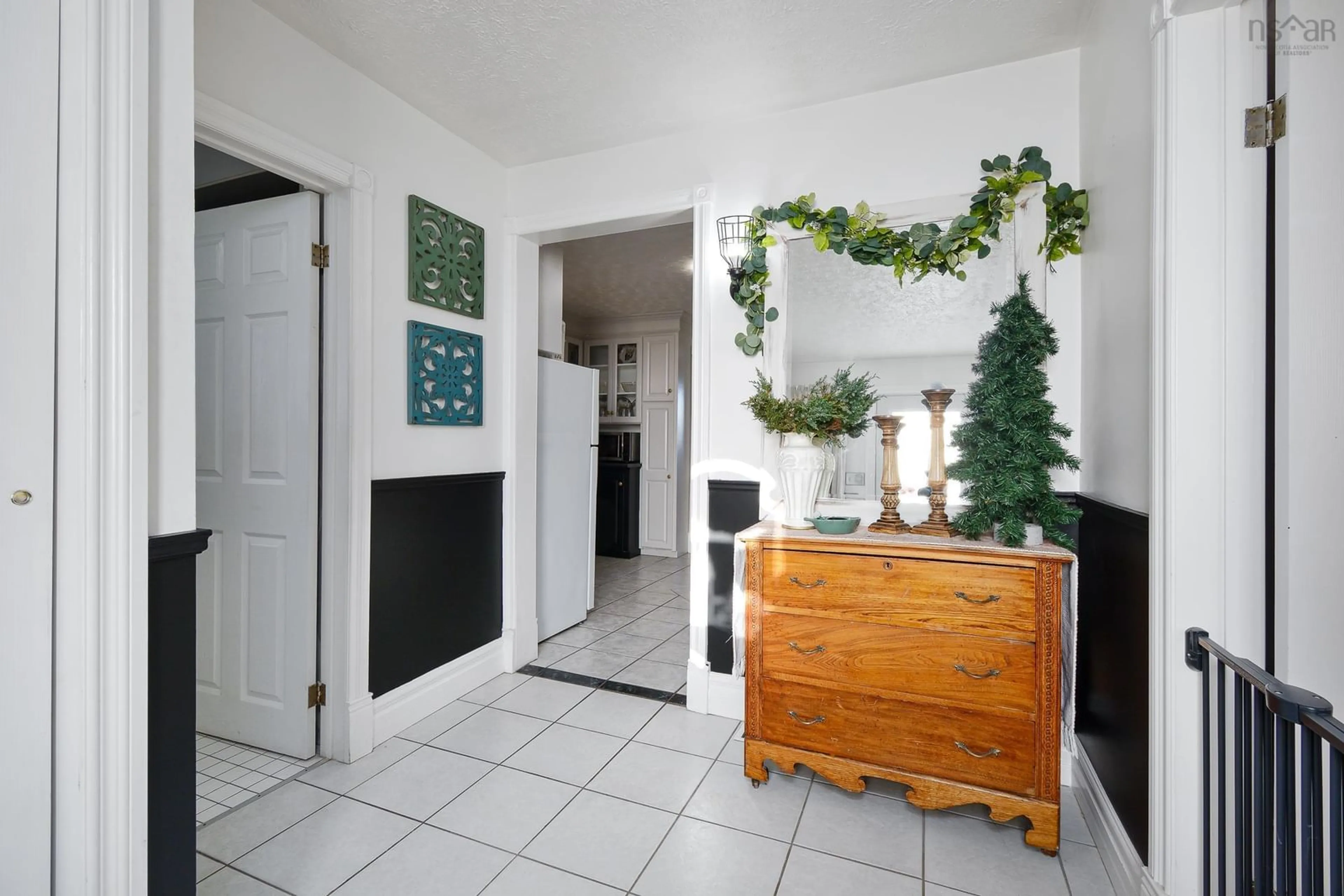 Indoor entryway for 100 Borden St, Glace Bay Nova Scotia B1A 1Y7