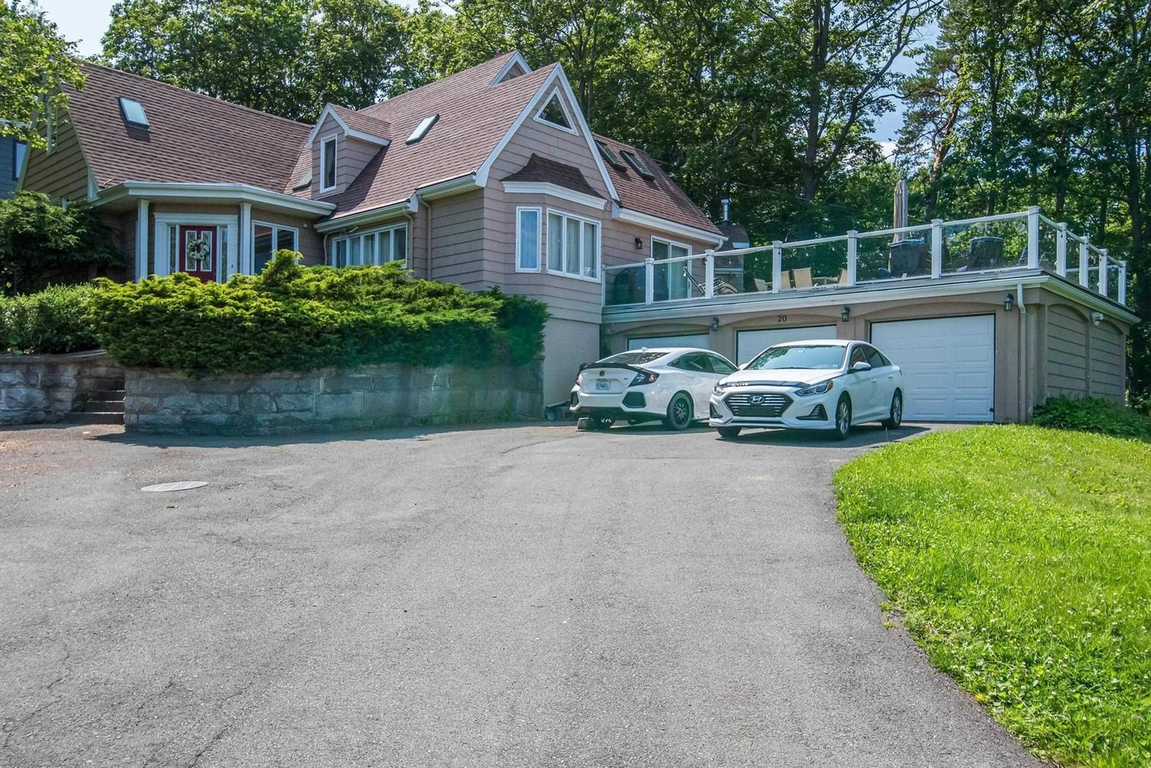 A pic from outside/outdoor area/front of a property/back of a property/a pic from drone, street for 20 Watervista Lane, Halifax Nova Scotia B3M 0B4