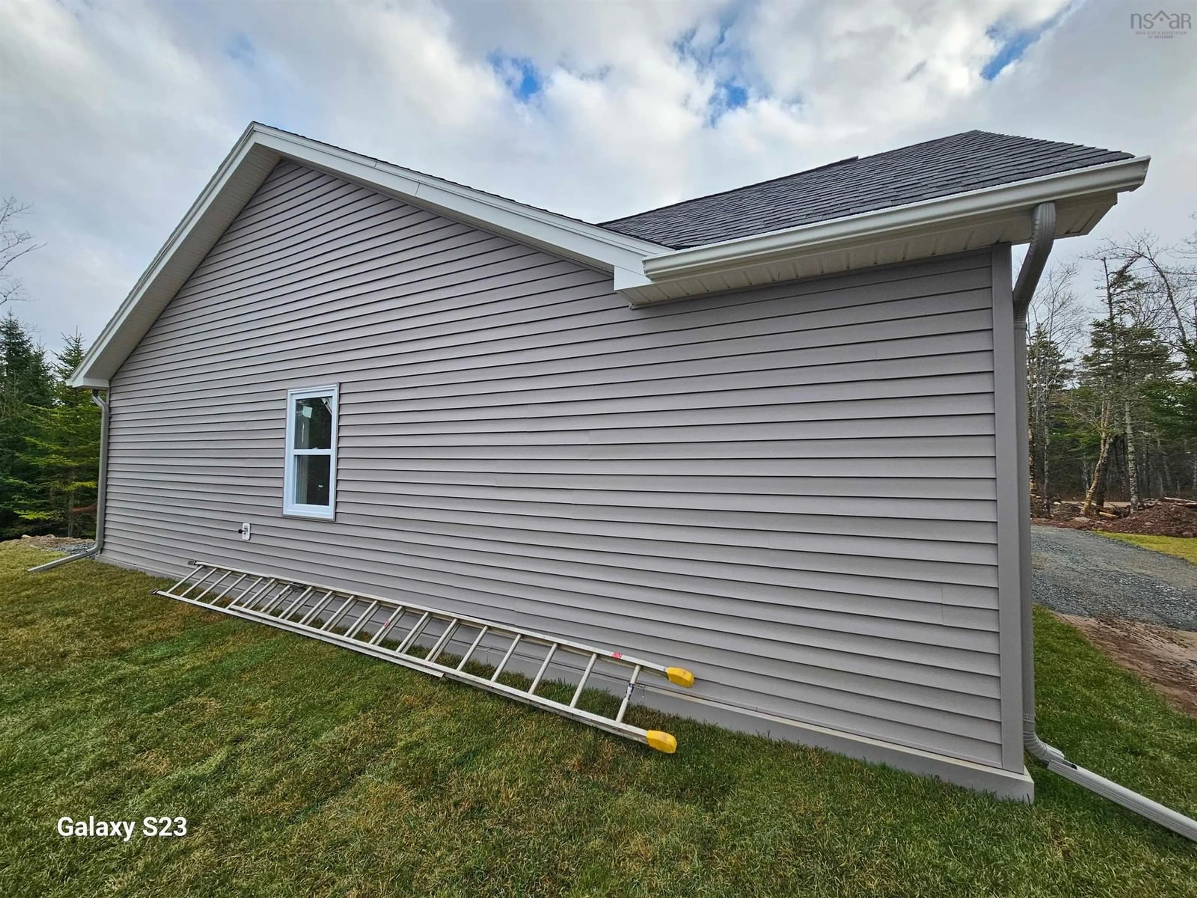 Home with vinyl exterior material, building for 85 Glasgow Rd, East Preston Nova Scotia B2Z 1E9