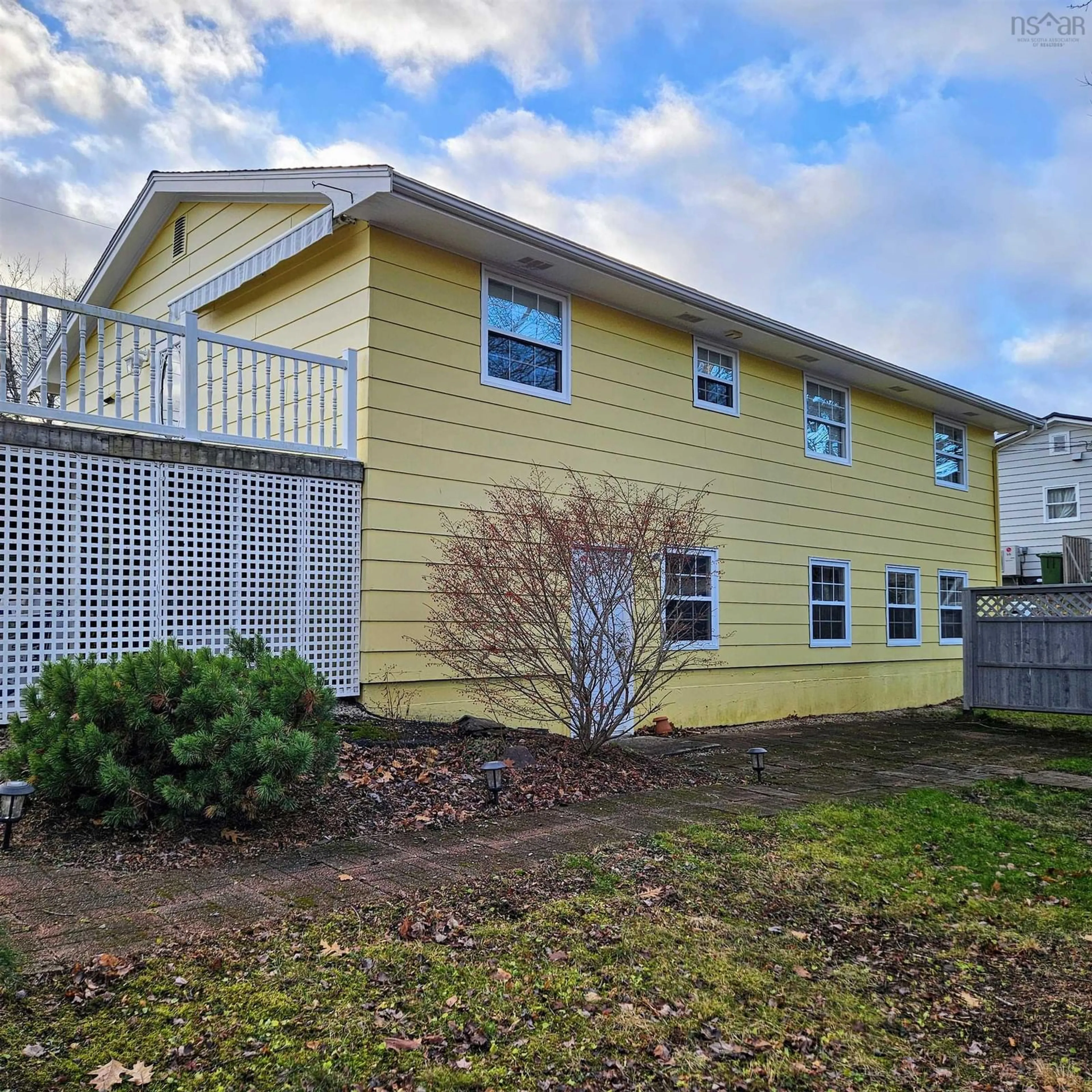 Home with vinyl exterior material, unknown for 75 Elizabeth Ave, Bridgewater Nova Scotia B4V 1M1