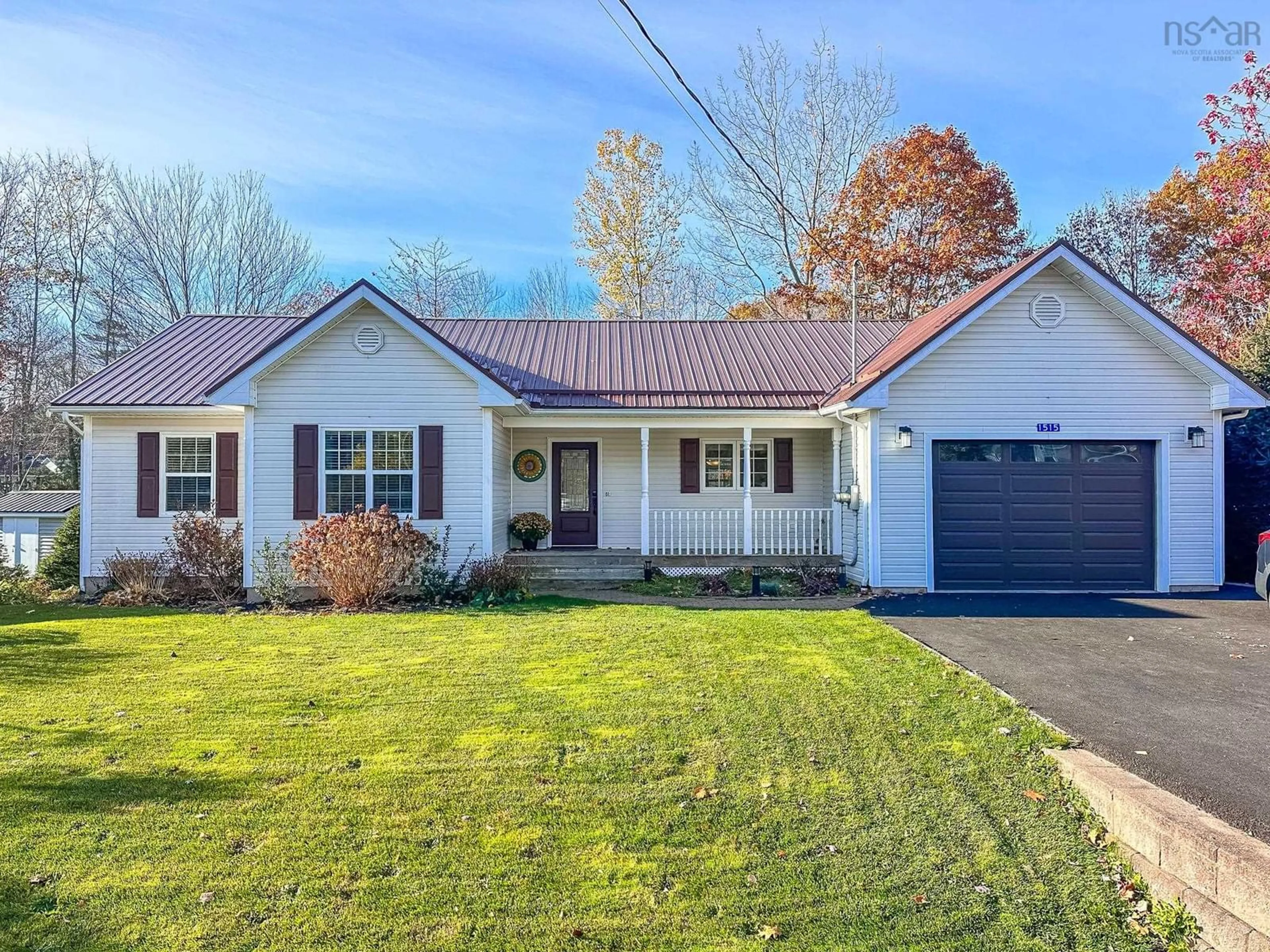 Home with vinyl exterior material, street for 1515 Ashlee Dr, Coldbrook Nova Scotia B4R 1A1