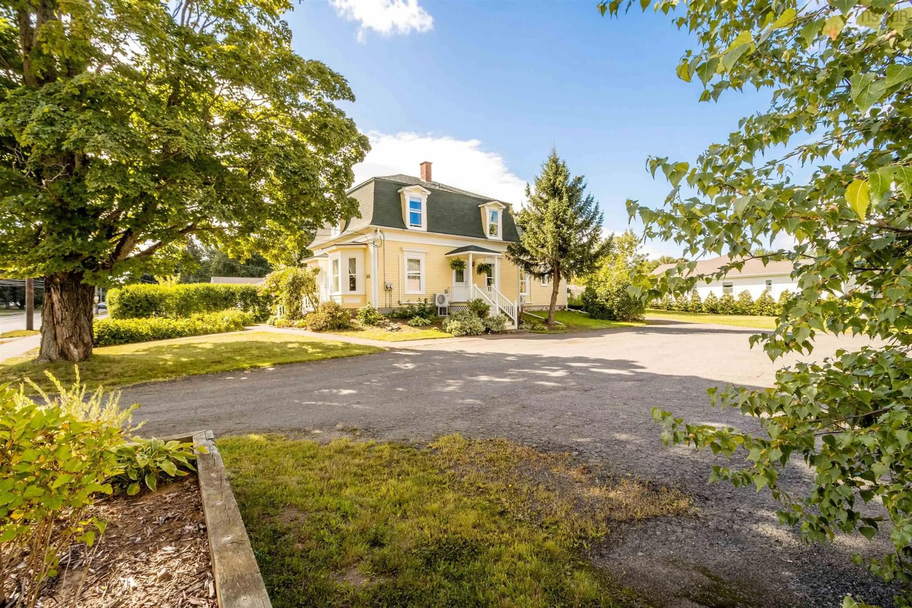 A pic from outside/outdoor area/front of a property/back of a property/a pic from drone, street for 141 Commercial St, Berwick Nova Scotia B0P 1E0