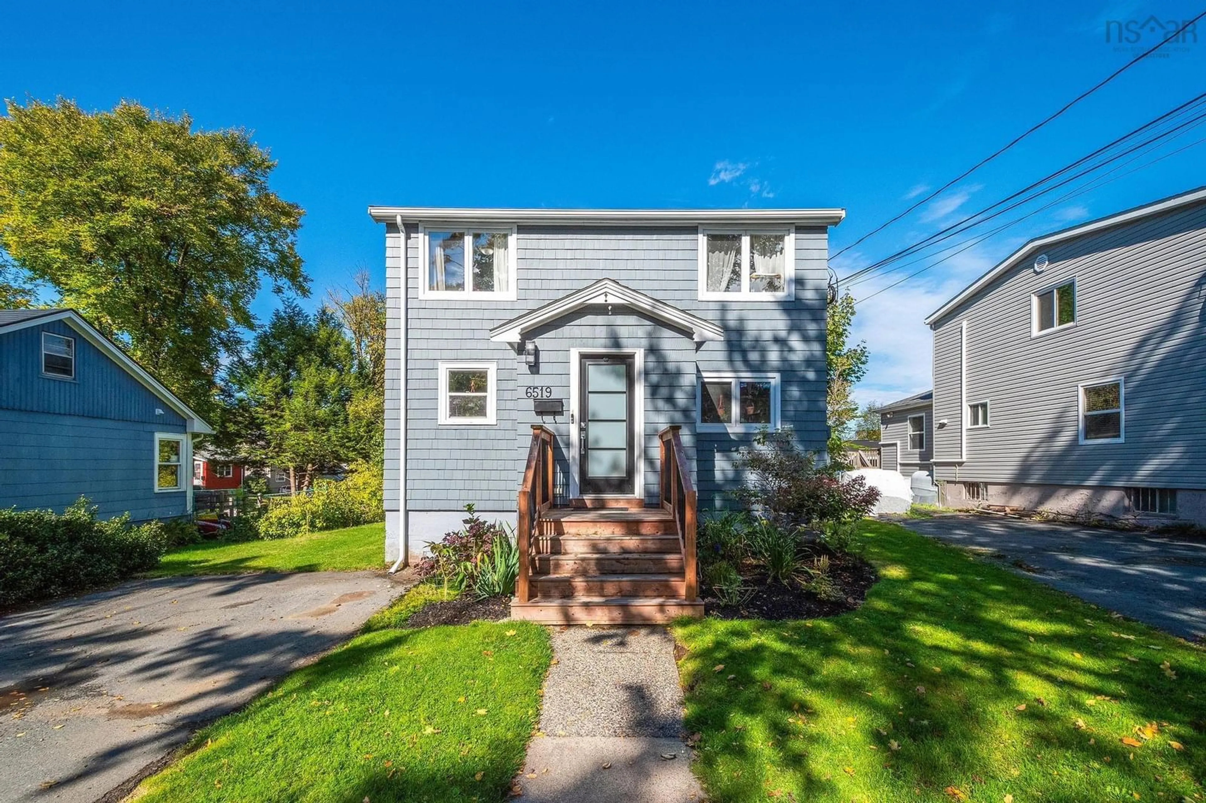 Home with vinyl exterior material, street for 6519 Roslyn Rd, Halifax Nova Scotia B3L 2M8