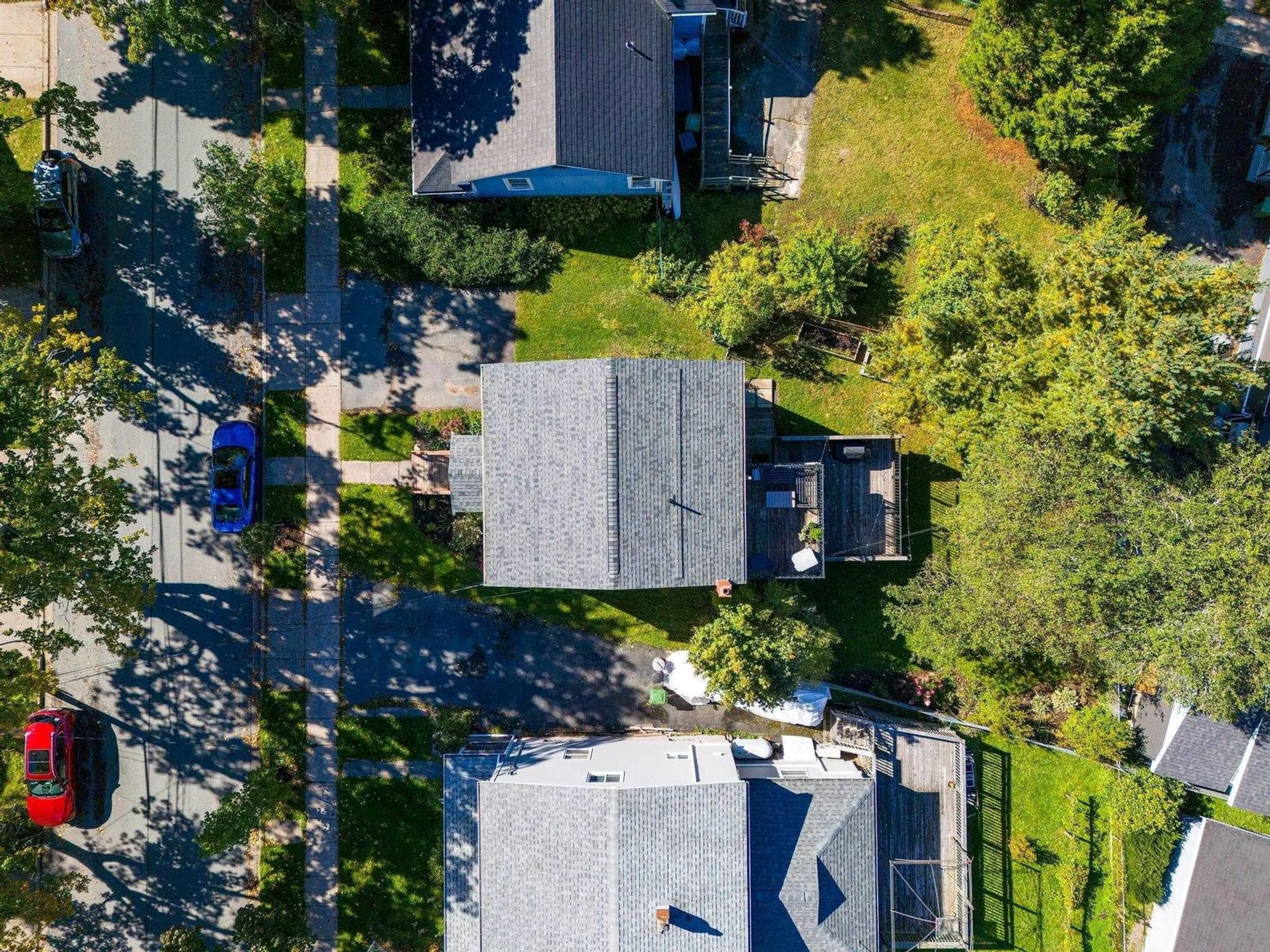 A pic from outside/outdoor area/front of a property/back of a property/a pic from drone, street for 6519 Roslyn Rd, Halifax Nova Scotia B3L 2M8