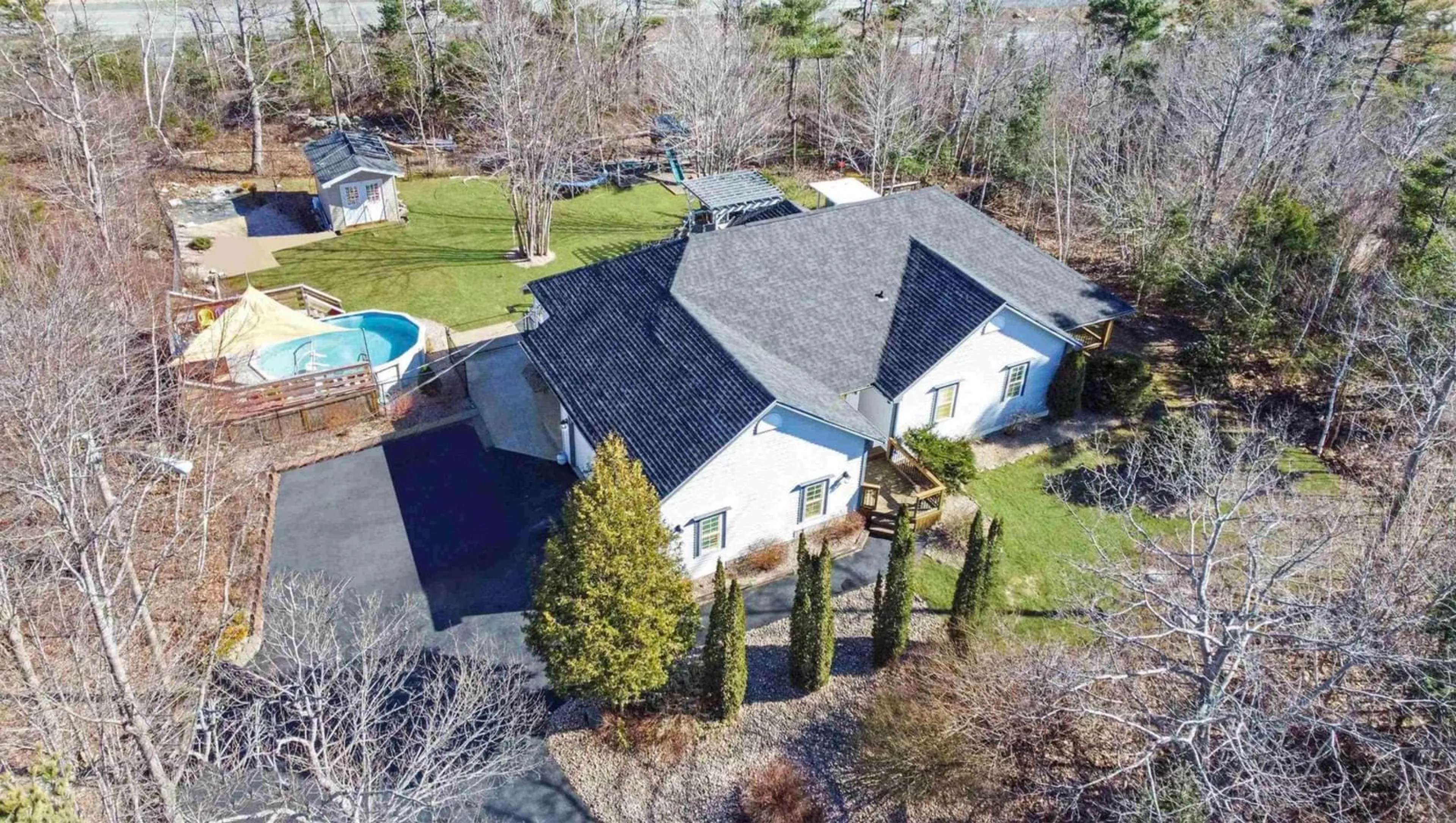 A pic from outside/outdoor area/front of a property/back of a property/a pic from drone, street for 44 Brackstone Crt, Lower Sackville Nova Scotia B4C 4G5