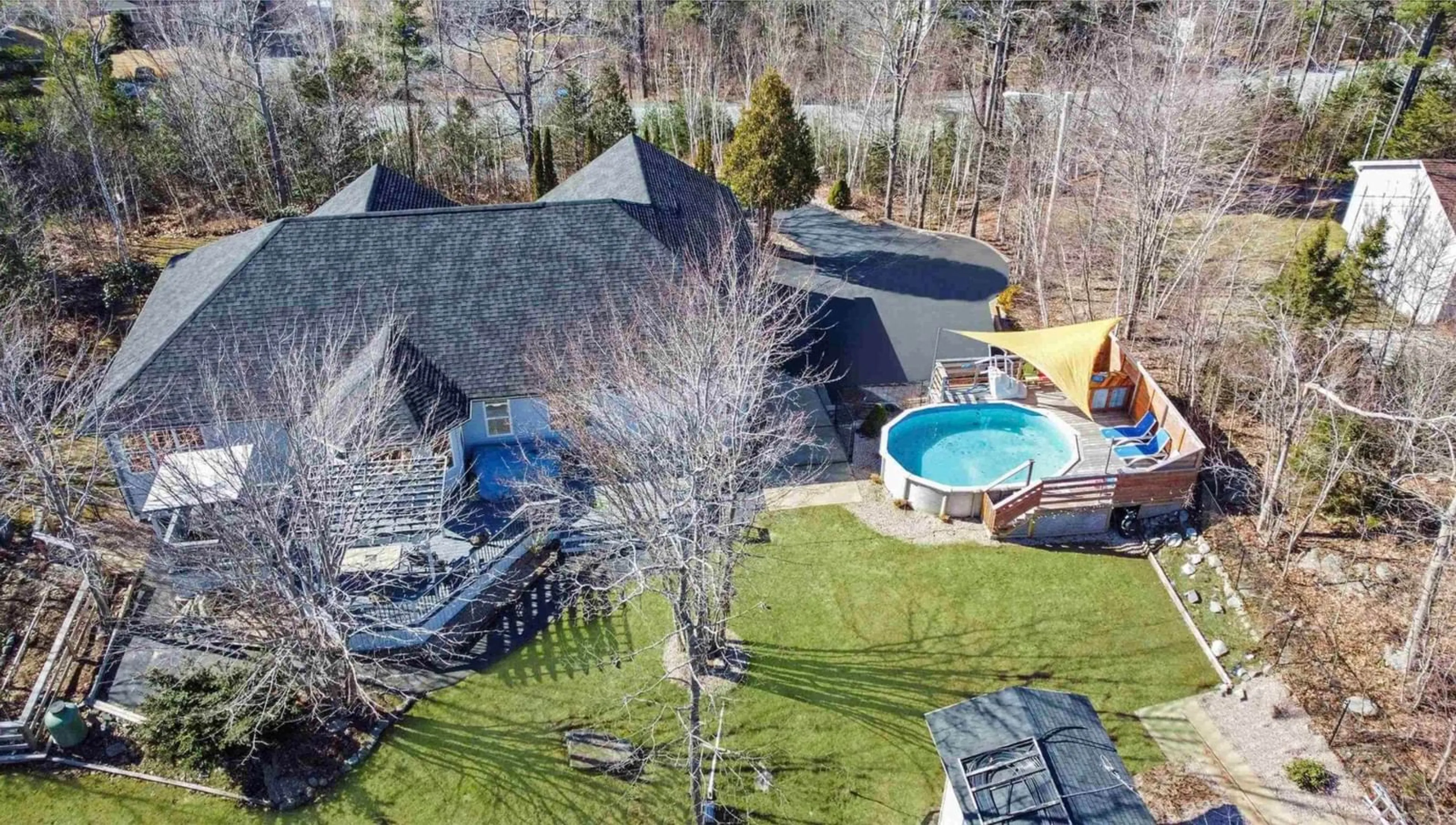 A pic from outside/outdoor area/front of a property/back of a property/a pic from drone, unknown for 44 Brackstone Crt, Lower Sackville Nova Scotia B4C 4G5