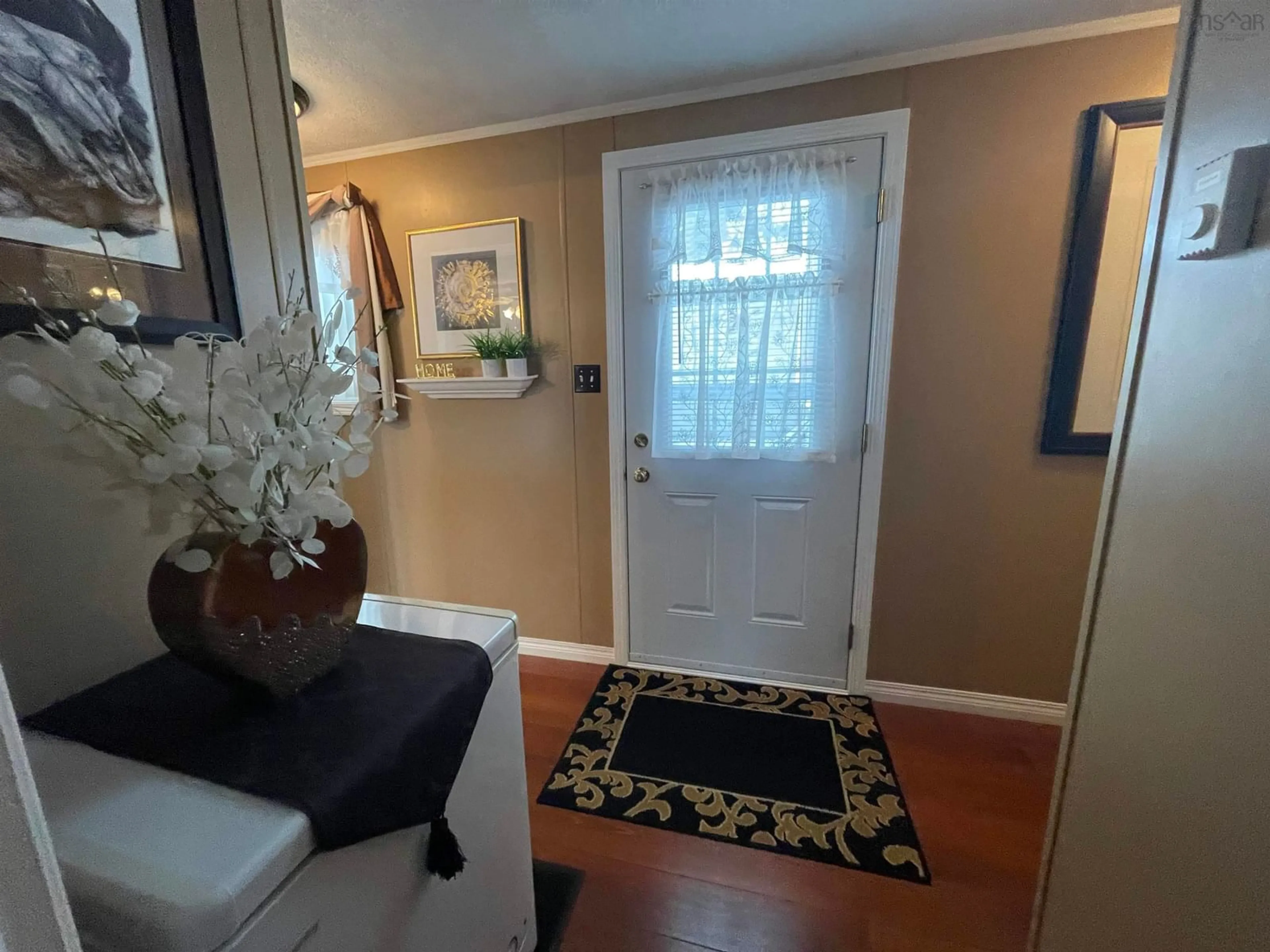 Indoor entryway for 4 Fifth St, Lucasville Nova Scotia B4B 1R2