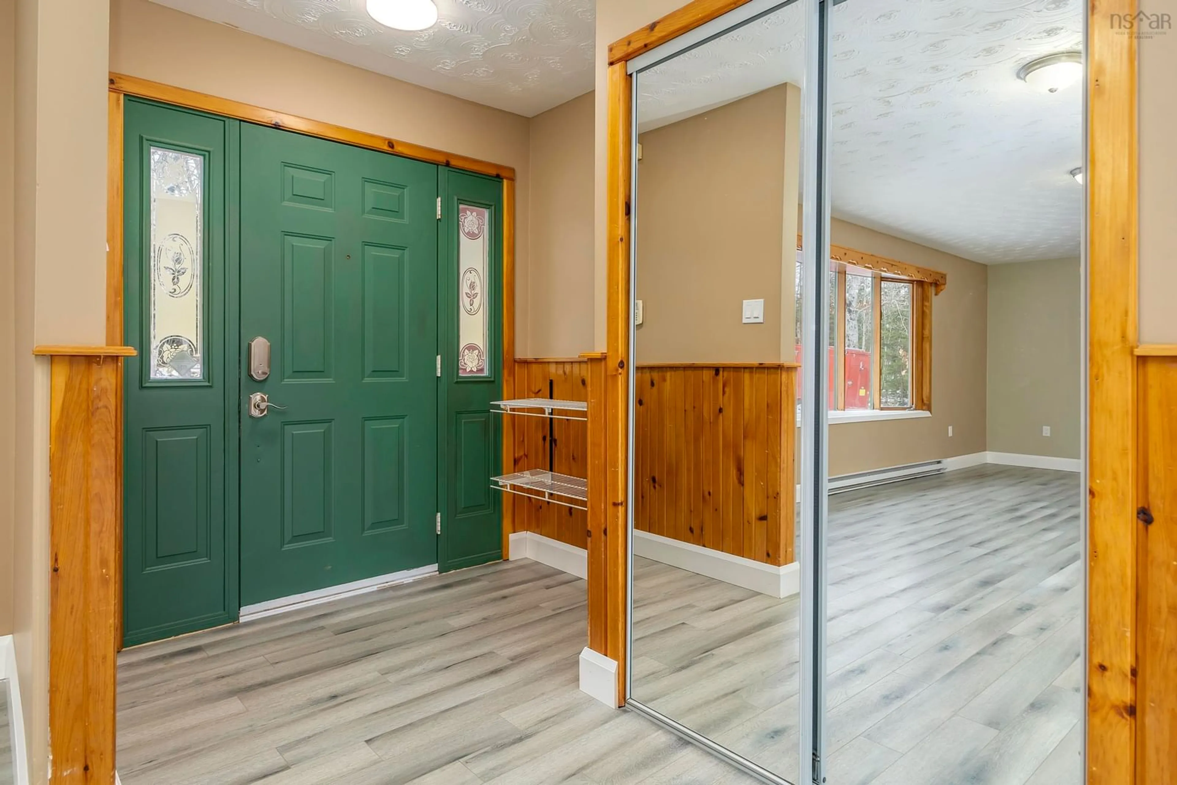 Indoor entryway for 56 Eagle Point Dr, Rhines Creek Nova Scotia B0N 2H0