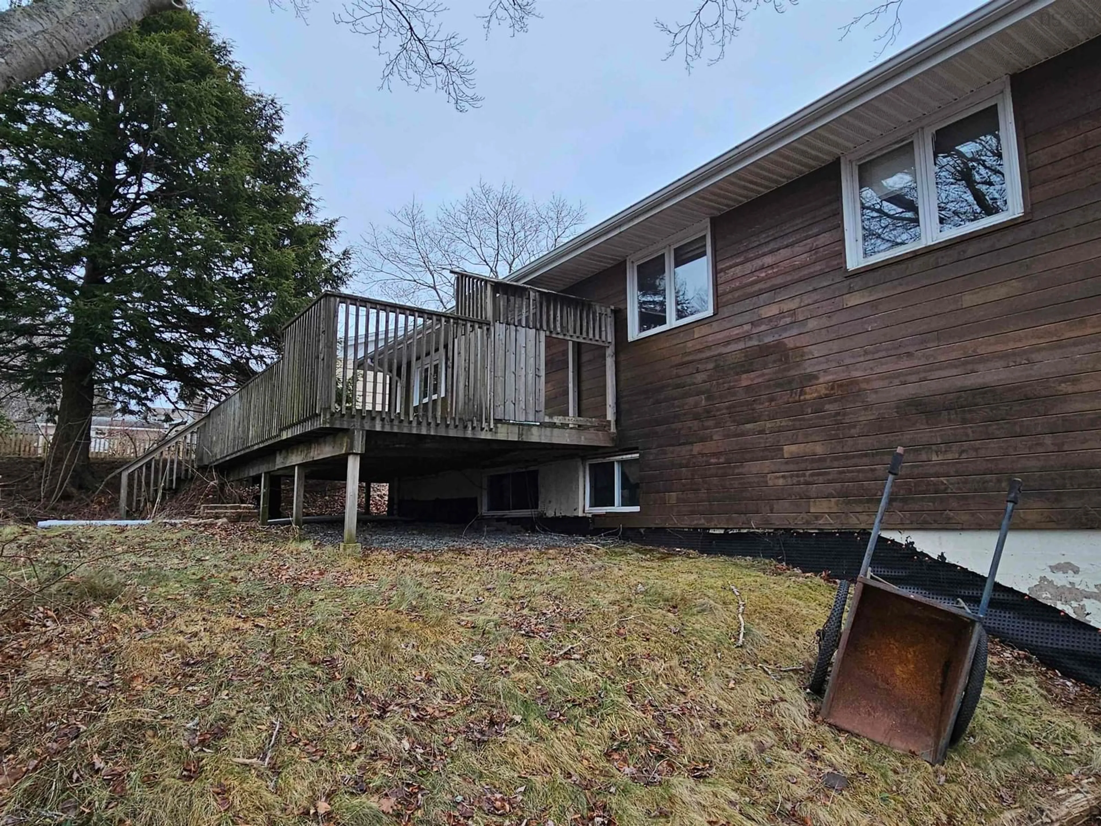 A pic from outside/outdoor area/front of a property/back of a property/a pic from drone, unknown for 27 Cranston Ave, Dartmouth Nova Scotia B2Y 3G1