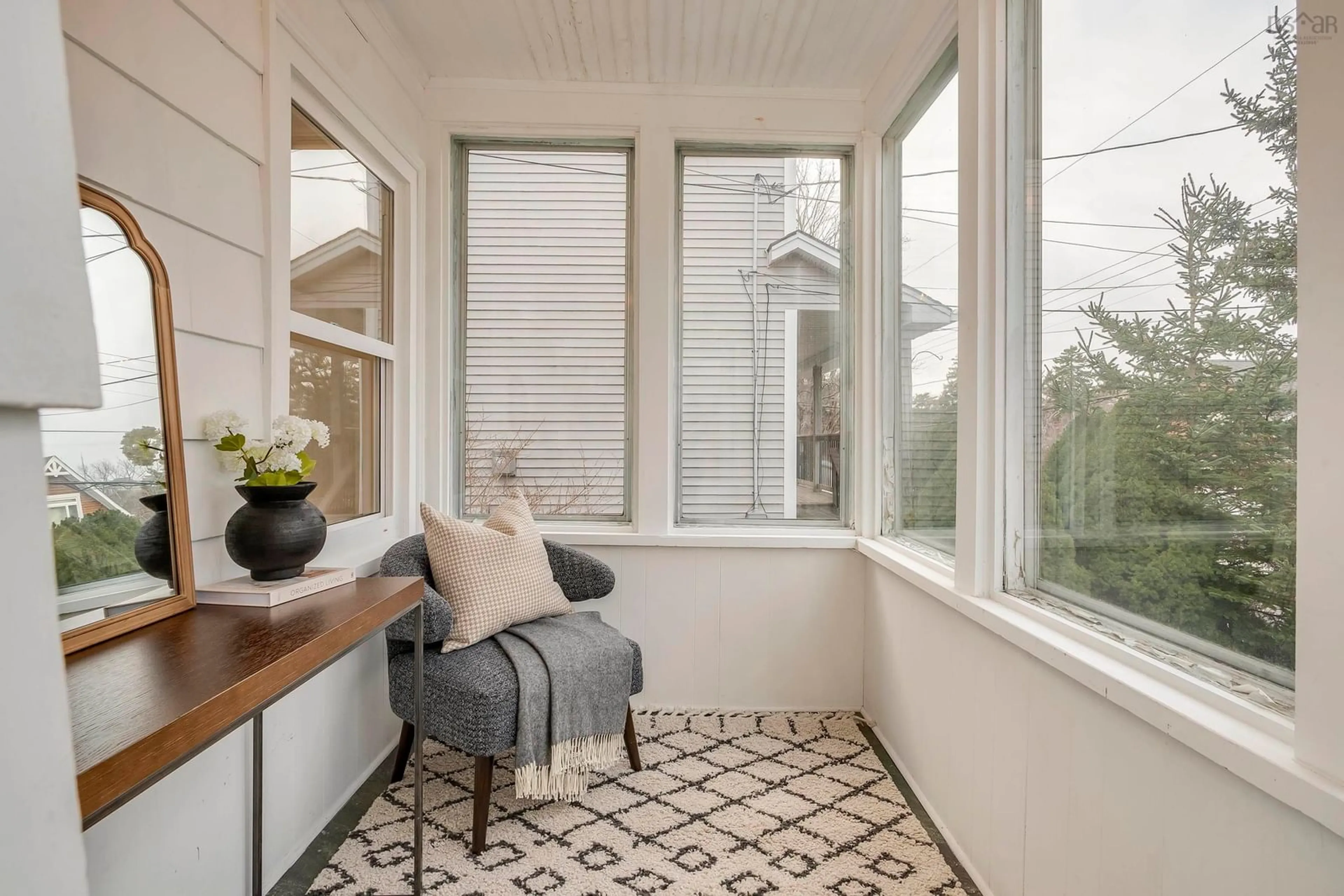 Indoor entryway for 33 Fenwood Rd, Halifax Nova Scotia B3N 1G9