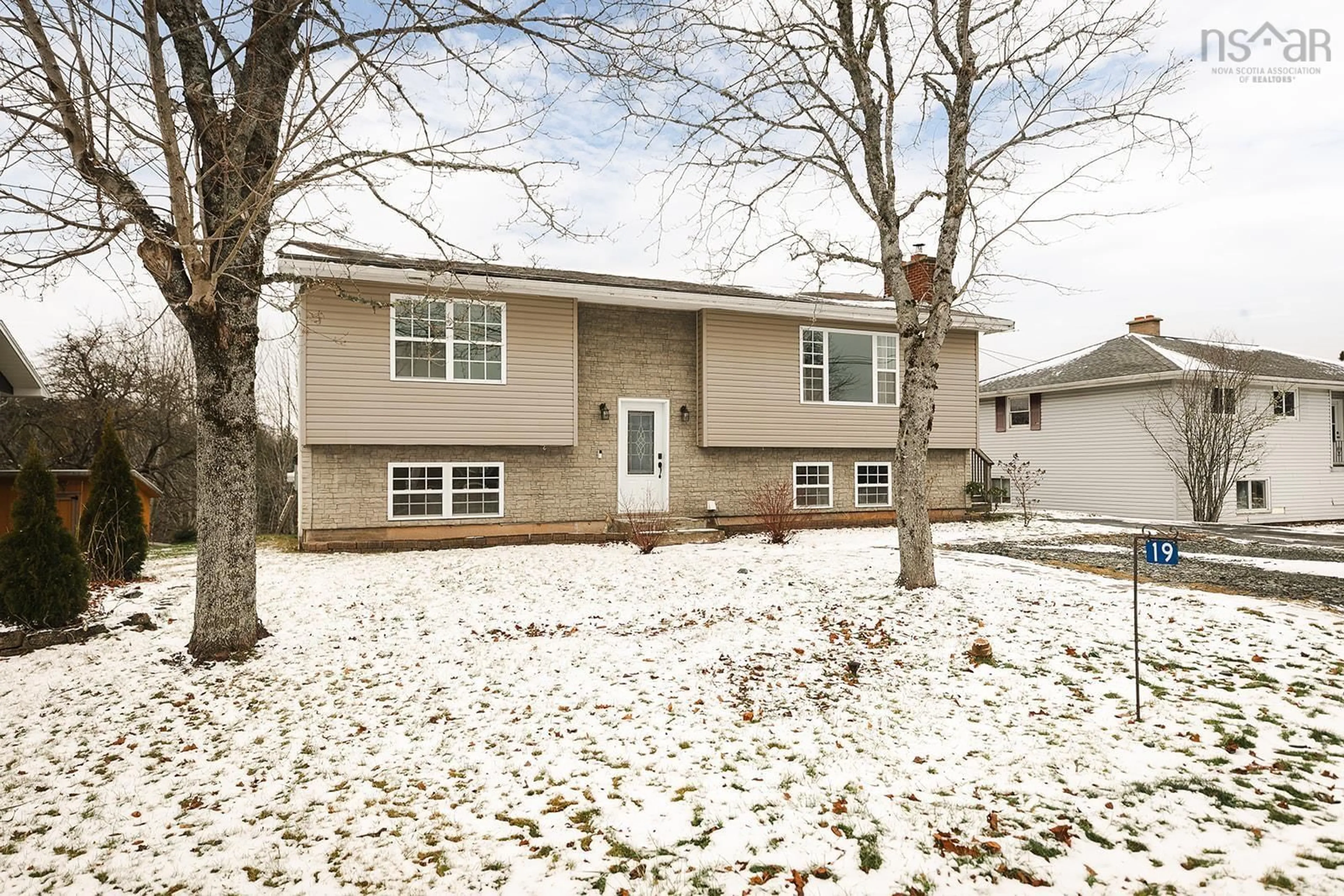 Home with vinyl exterior material, street for 19 Parker Place Cres, Enfield Nova Scotia B2T 1C8