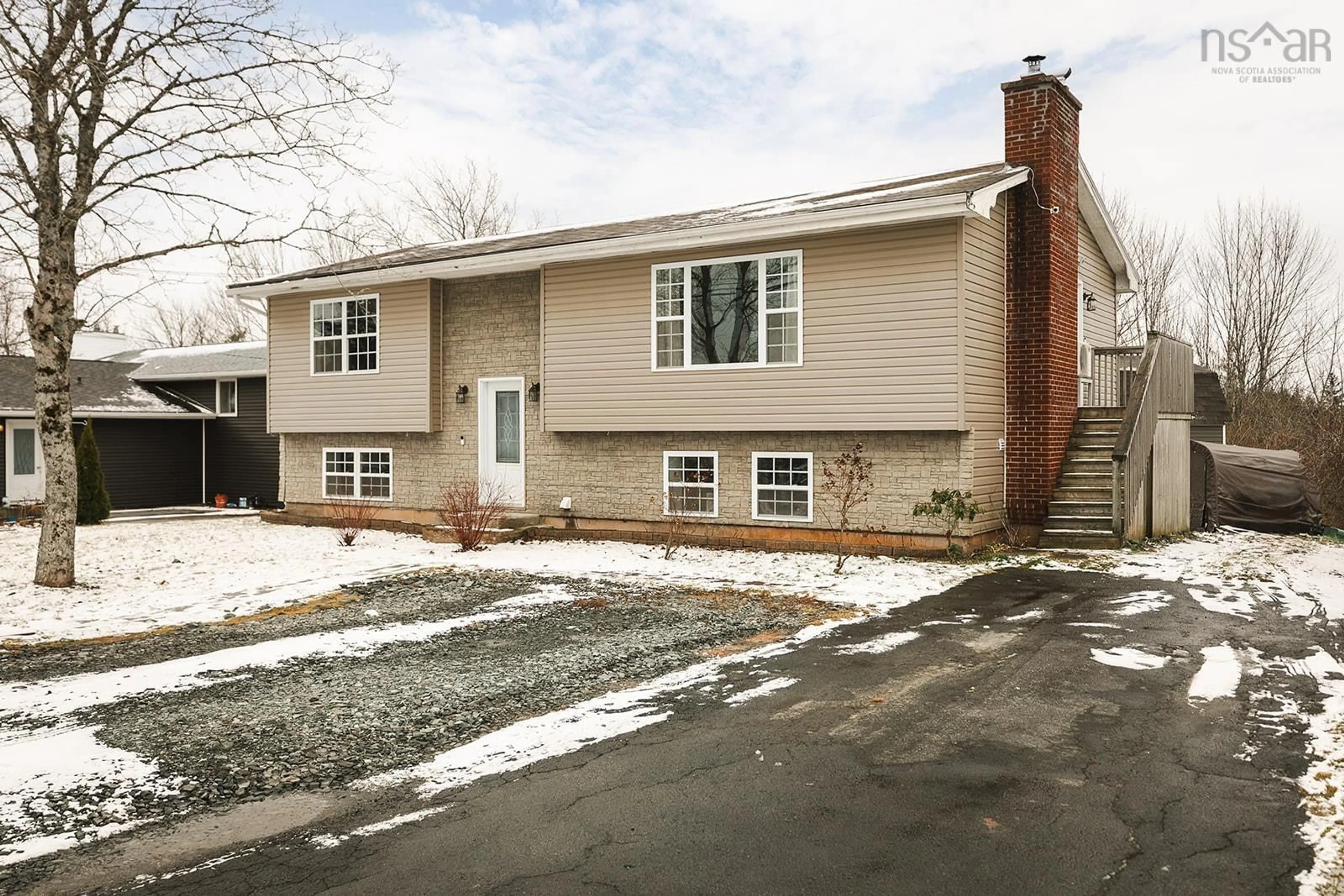 Home with vinyl exterior material, street for 19 Parker Place Cres, Enfield Nova Scotia B2T 1C8