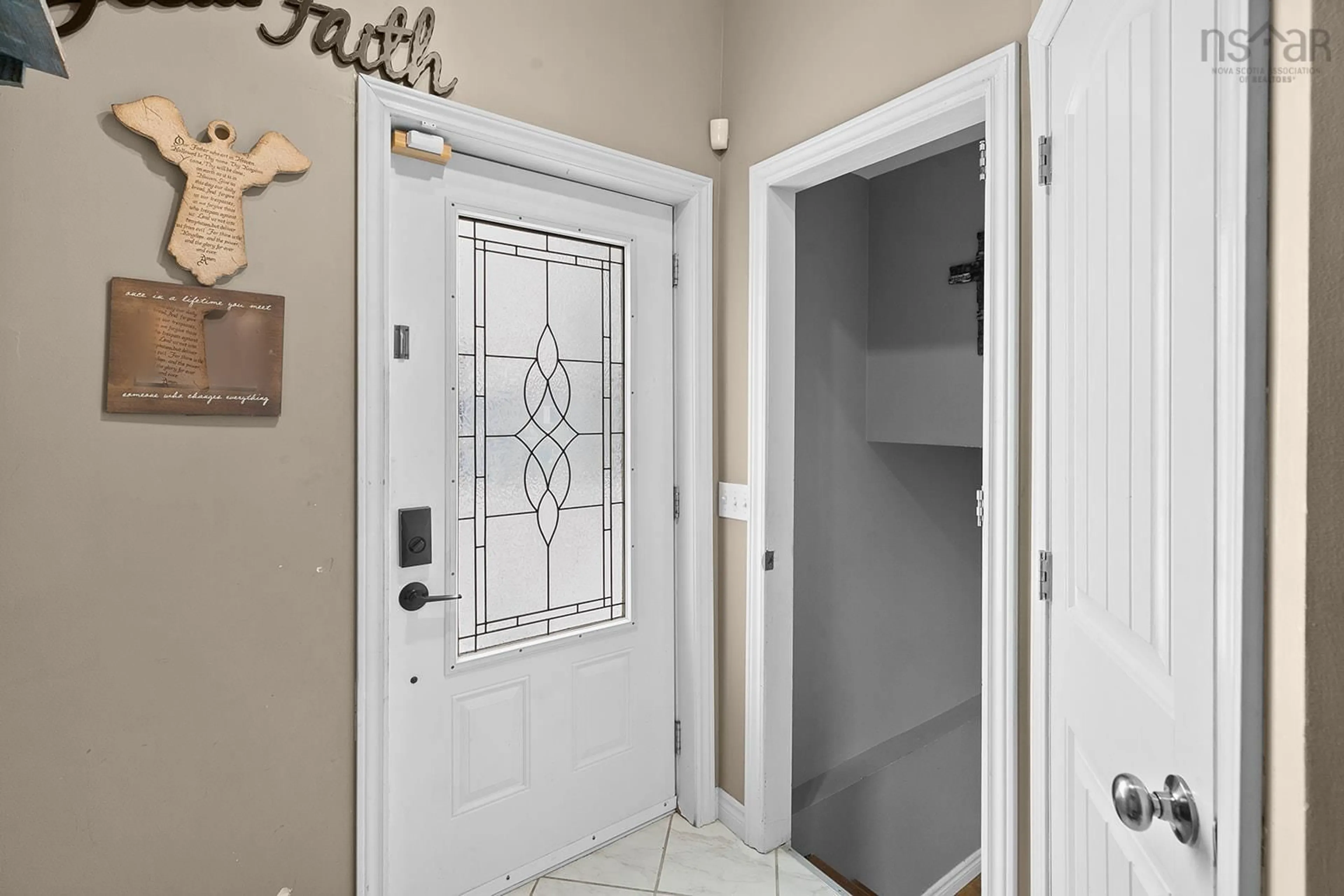 Indoor entryway for 19 Parker Place Cres, Enfield Nova Scotia B2T 1C8