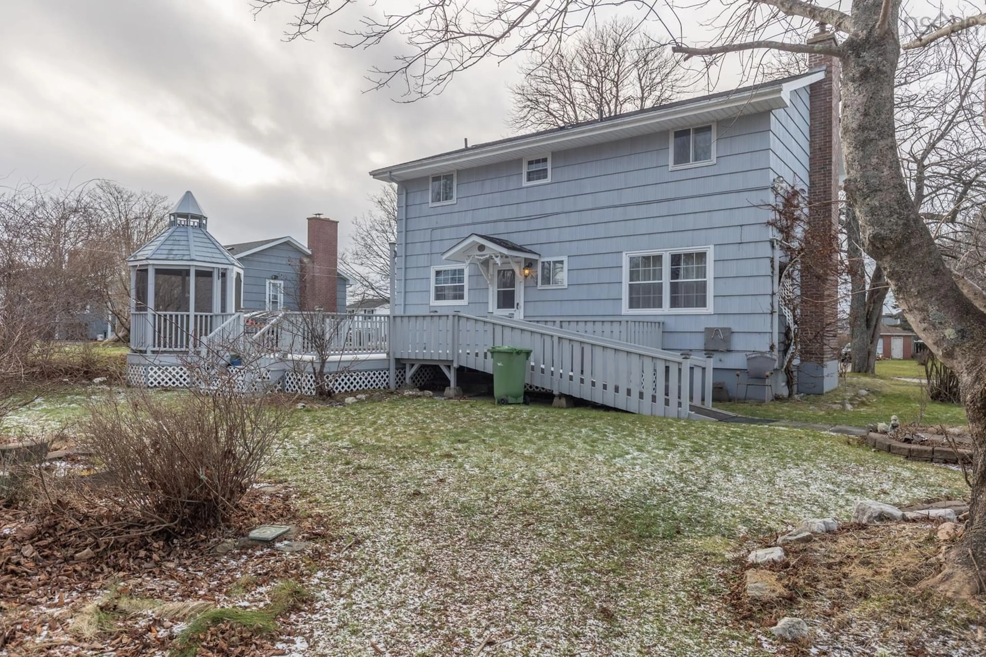 A pic from outside/outdoor area/front of a property/back of a property/a pic from drone, street for 72 Huntington St, Yarmouth Nova Scotia B5A 2S3