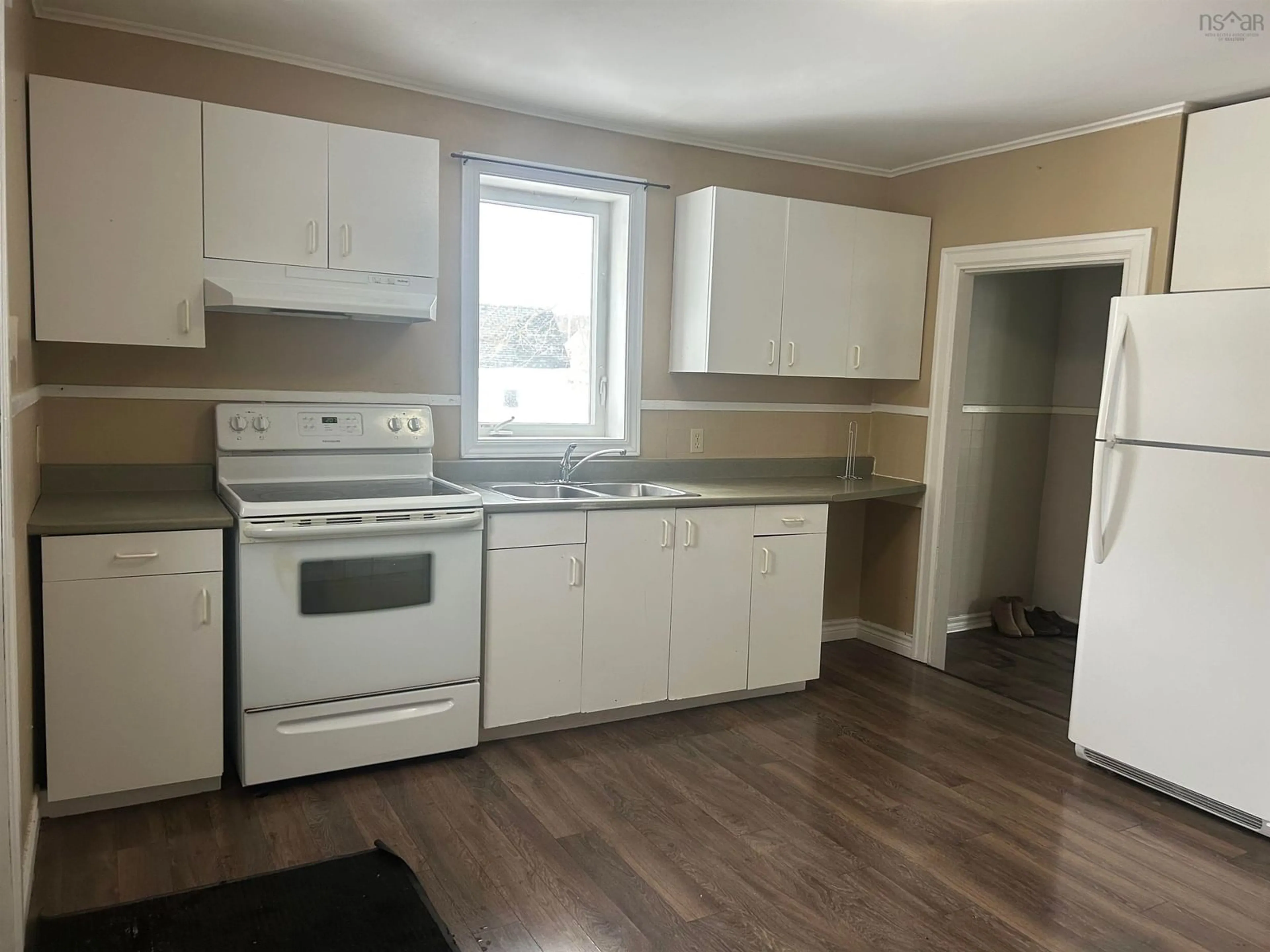 Standard kitchen, wood/laminate floor for 370 Ann St, New Glasgow Nova Scotia B2H 3H8