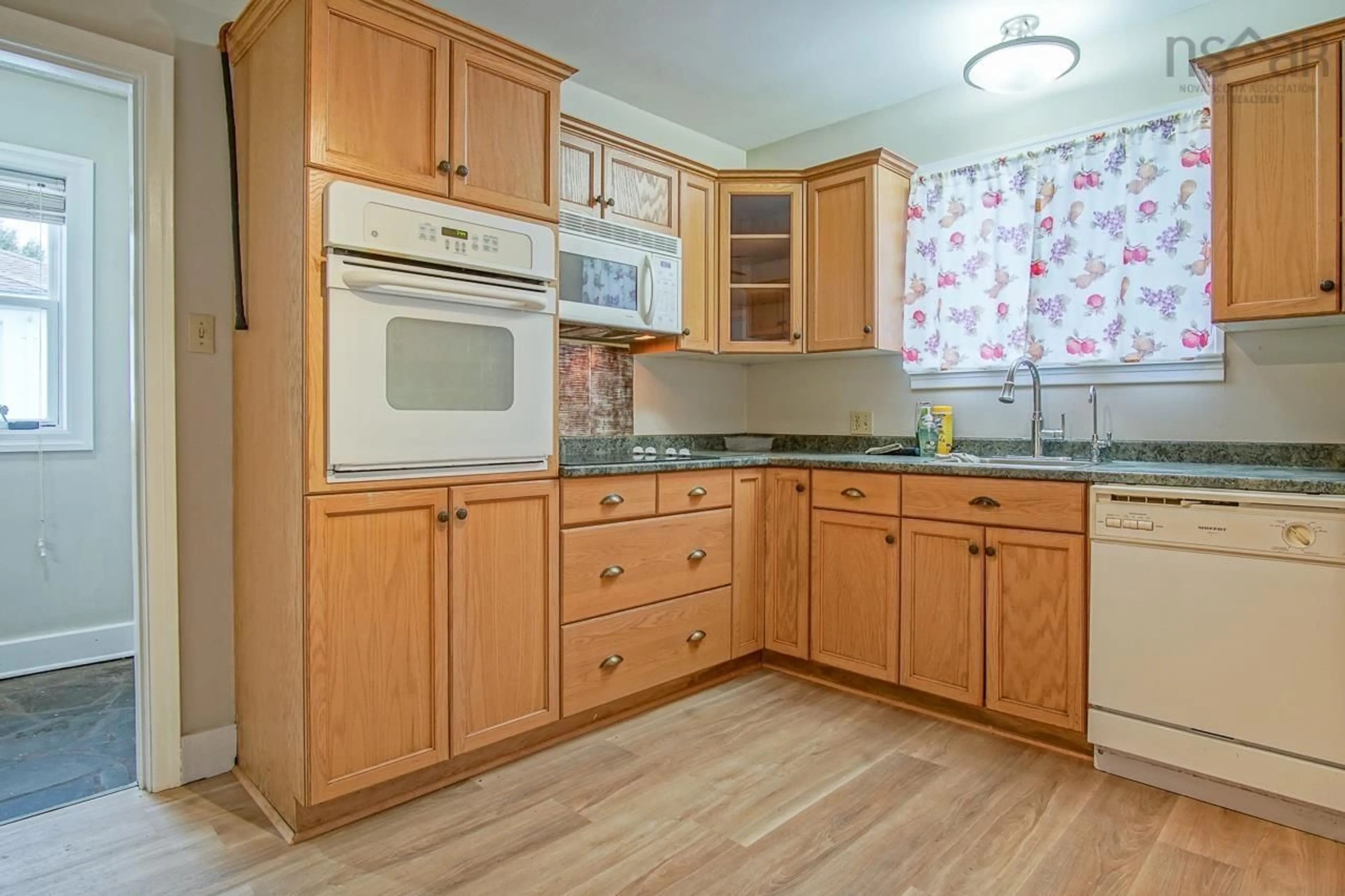 Standard kitchen, unknown for 17 Prince St, Kentville Nova Scotia B4N 1B7