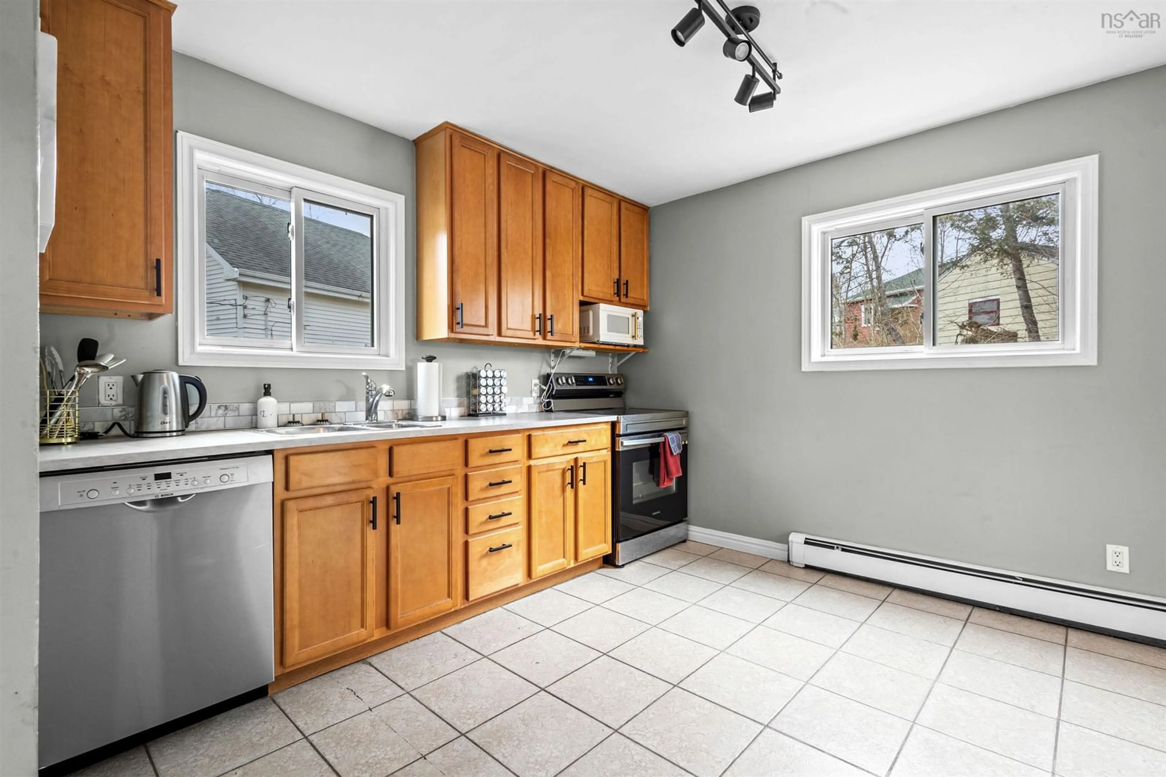 Standard kitchen, unknown for 79 Osborne St, Armdale Nova Scotia B3N 1A5