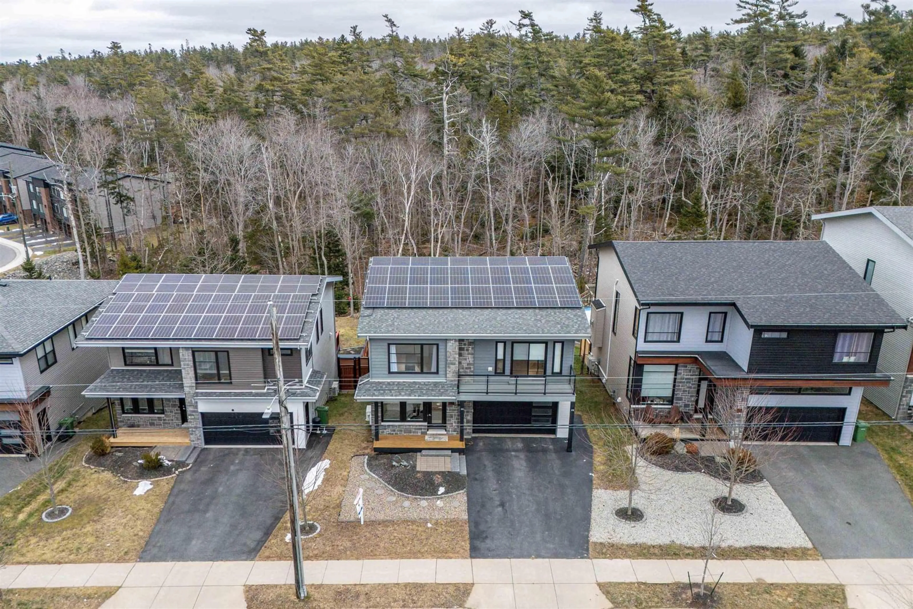 A pic from outside/outdoor area/front of a property/back of a property/a pic from drone, street for 186 Amesbury Gate, Bedford Nova Scotia B4B 1H6