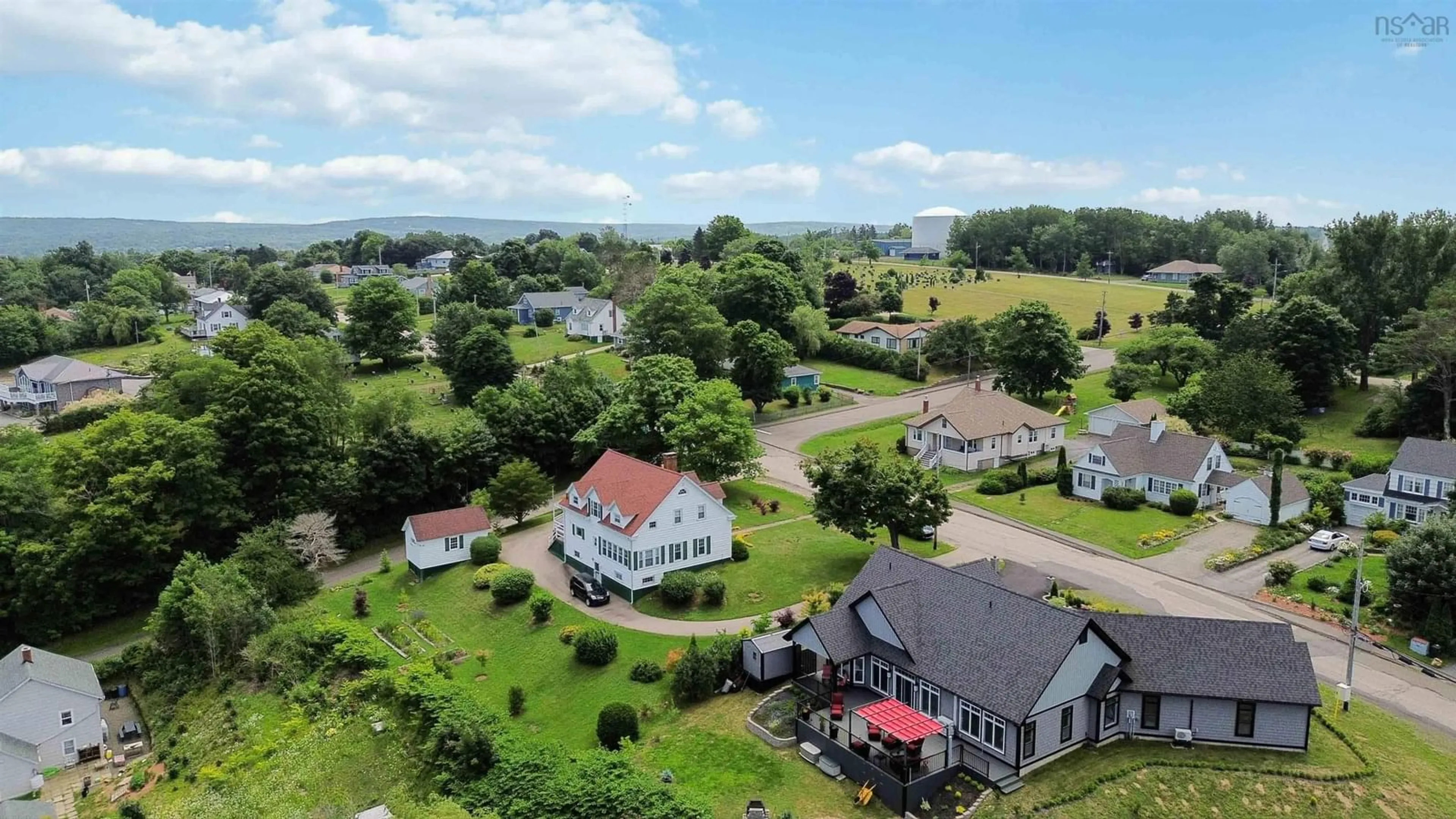 A pic from outside/outdoor area/front of a property/back of a property/a pic from drone, unknown for 180 King St, Digby Nova Scotia B0V 1A0