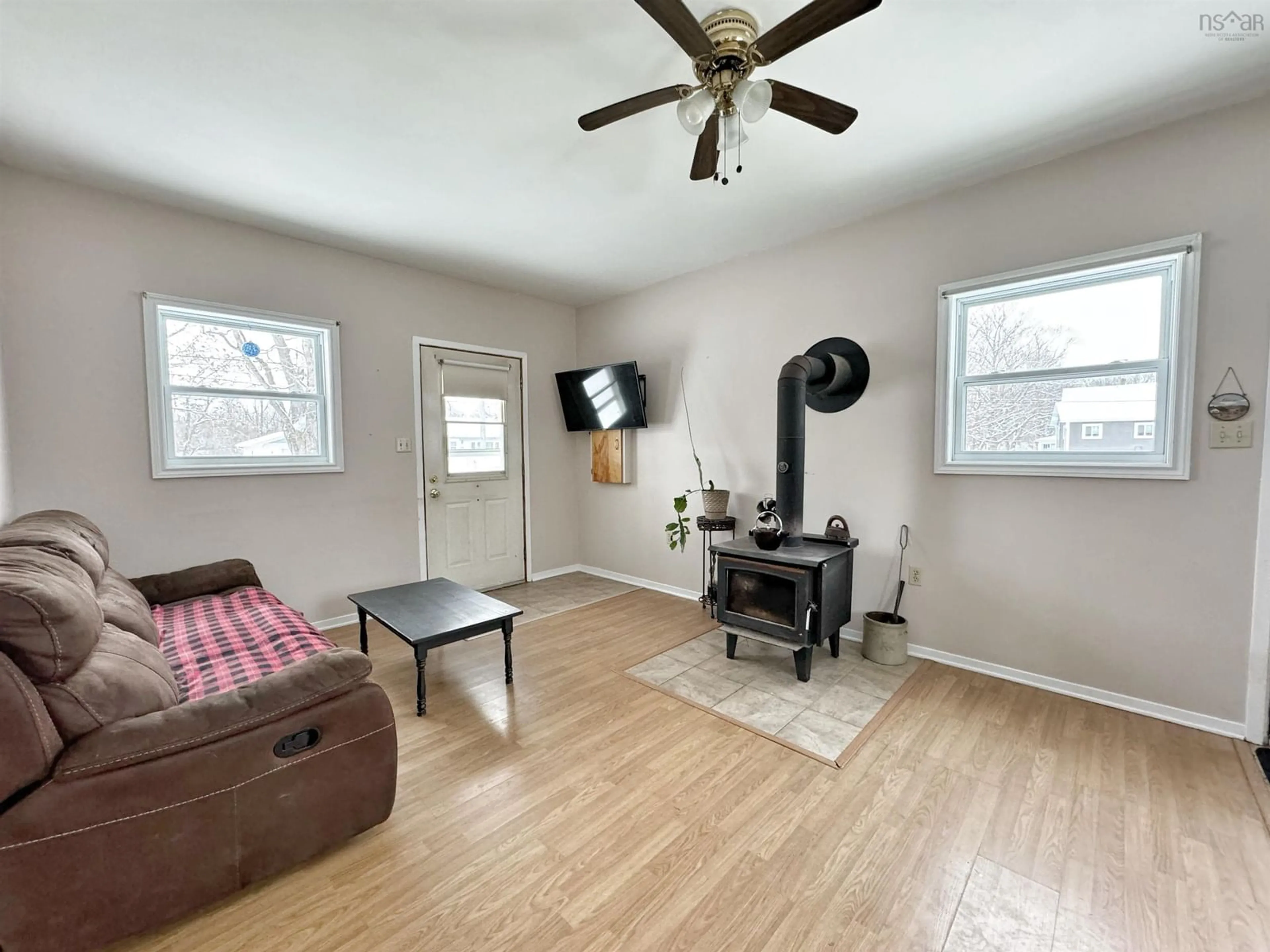 A pic of a room for 1109 Maple Ave, Aylesford Nova Scotia B0P 1C0