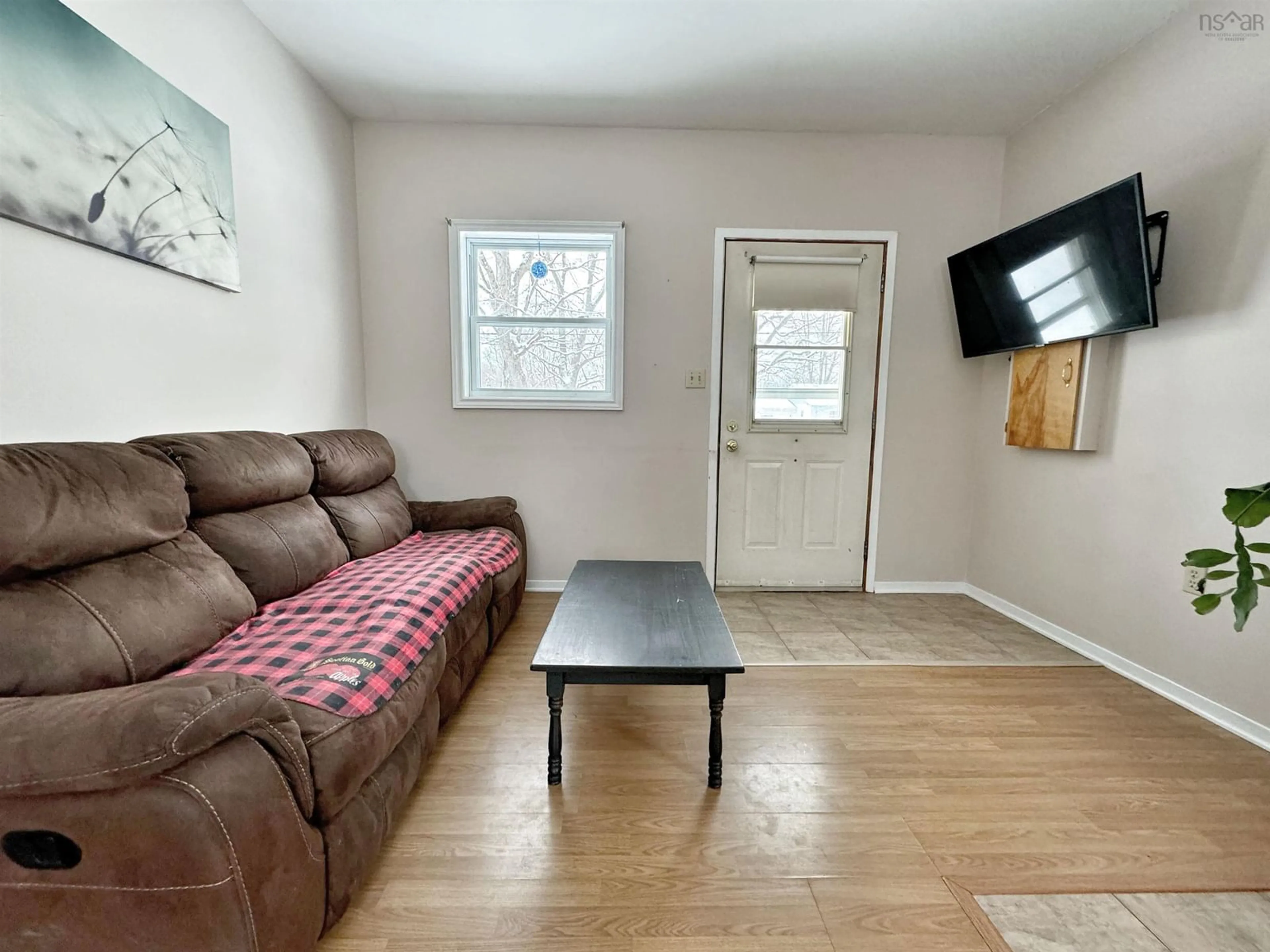 Living room with furniture, unknown for 1109 Maple Ave, Aylesford Nova Scotia B0P 1C0