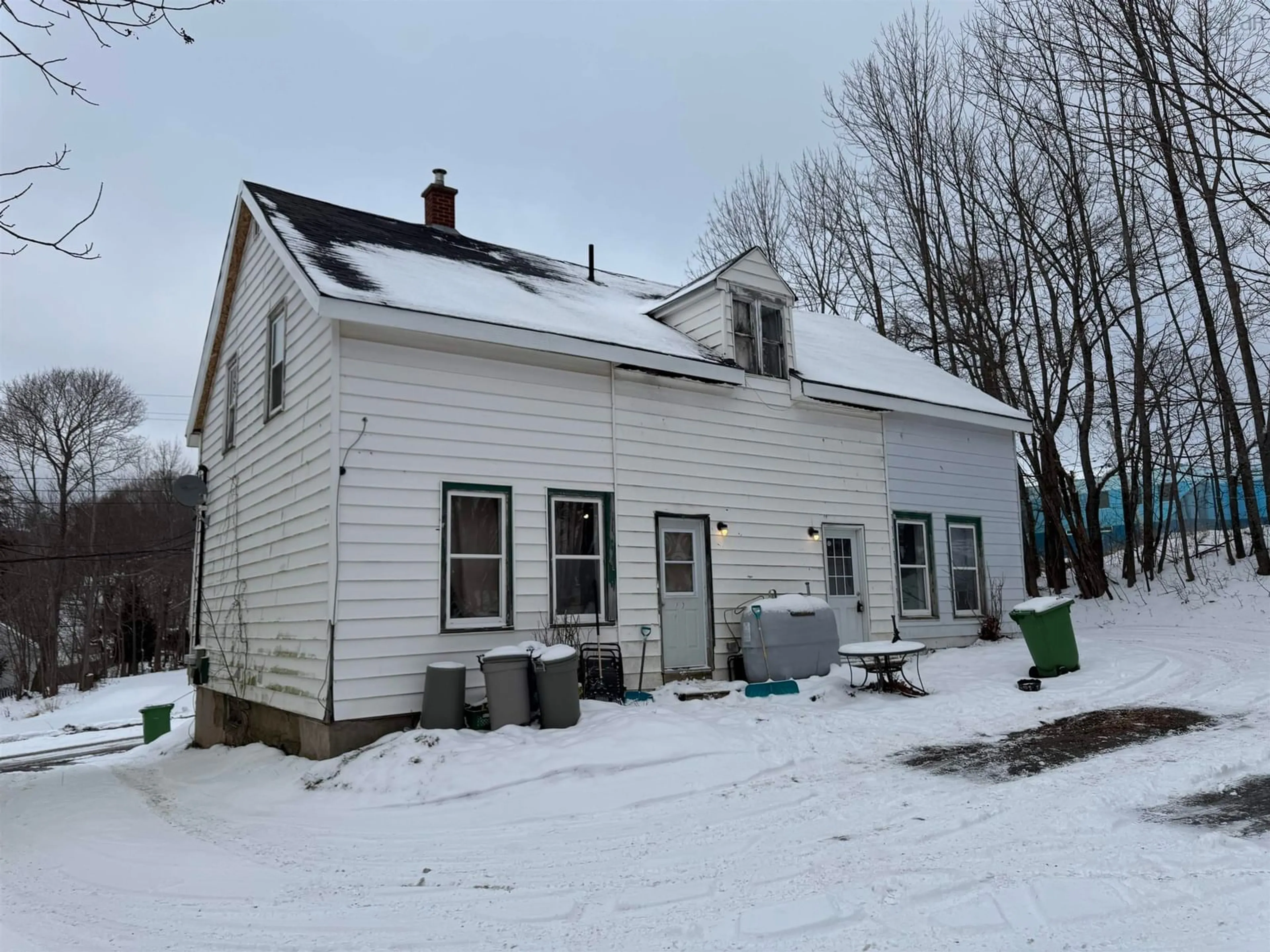 A pic from outside/outdoor area/front of a property/back of a property/a pic from drone, building for 309-311 Gerald St, New Glasgow Nova Scotia B2H 4L6