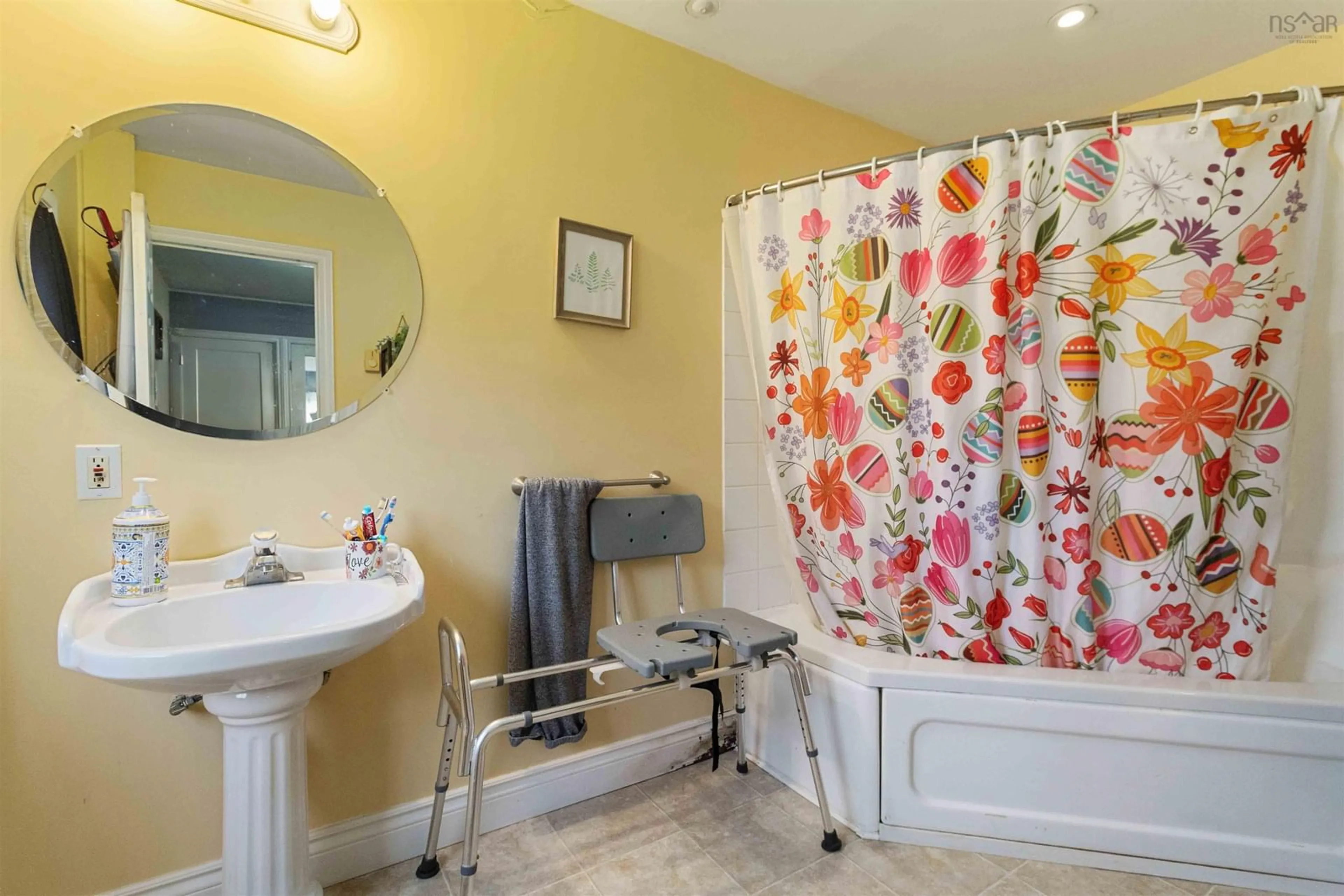 Standard bathroom, ceramic/tile floor for 12244 Peggy's Cove Rd, Glen Haven Nova Scotia B3X 2R8