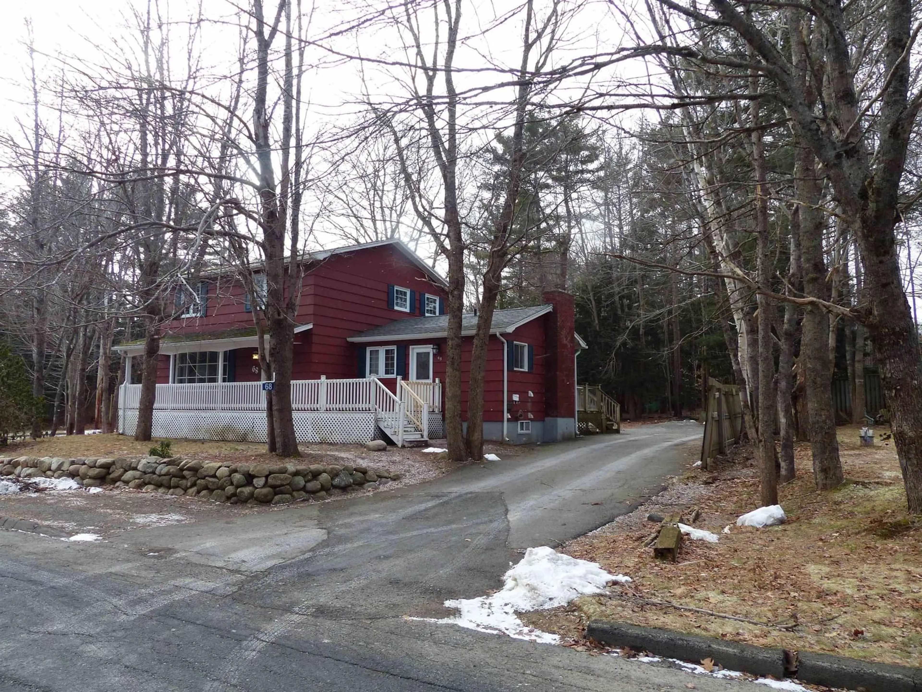 A pic from outside/outdoor area/front of a property/back of a property/a pic from drone, street for 68 Medway St, Bridgewater Nova Scotia B4V 1K3