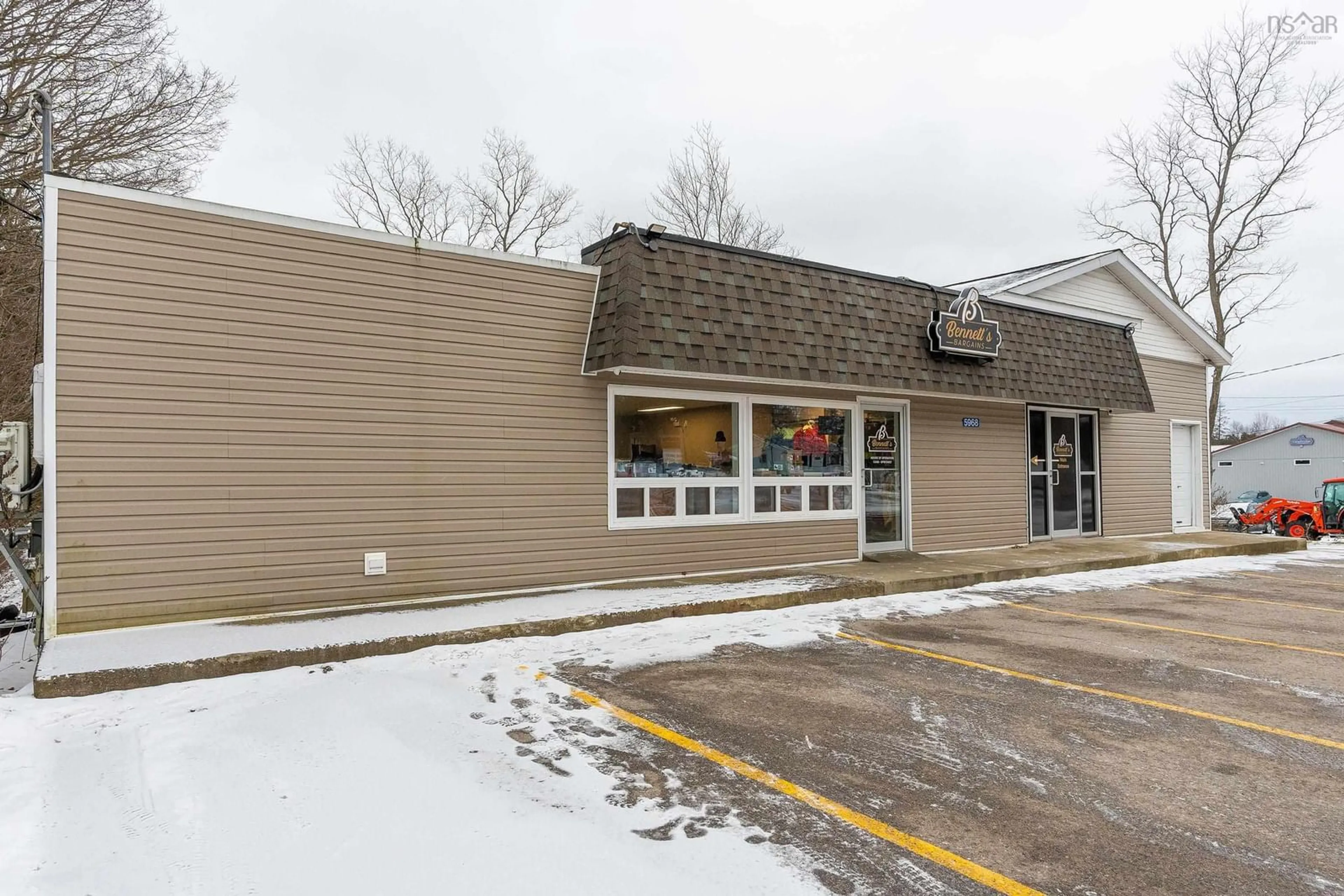 Indoor foyer for 5968 Highway 1, Cambridge Nova Scotia B0P 1G0