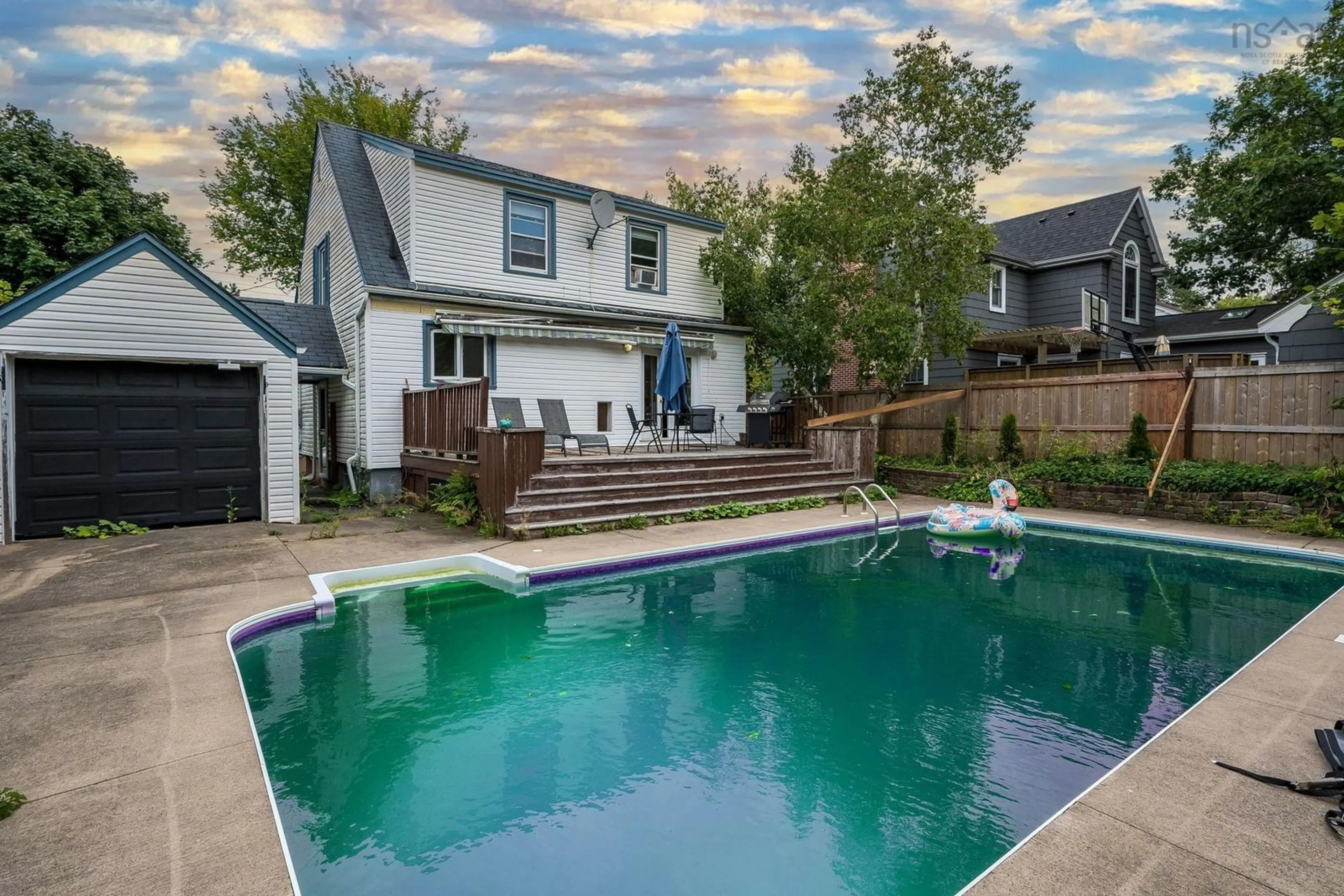 Pool for 934 Robie St, Halifax Nova Scotia B3H 3C4