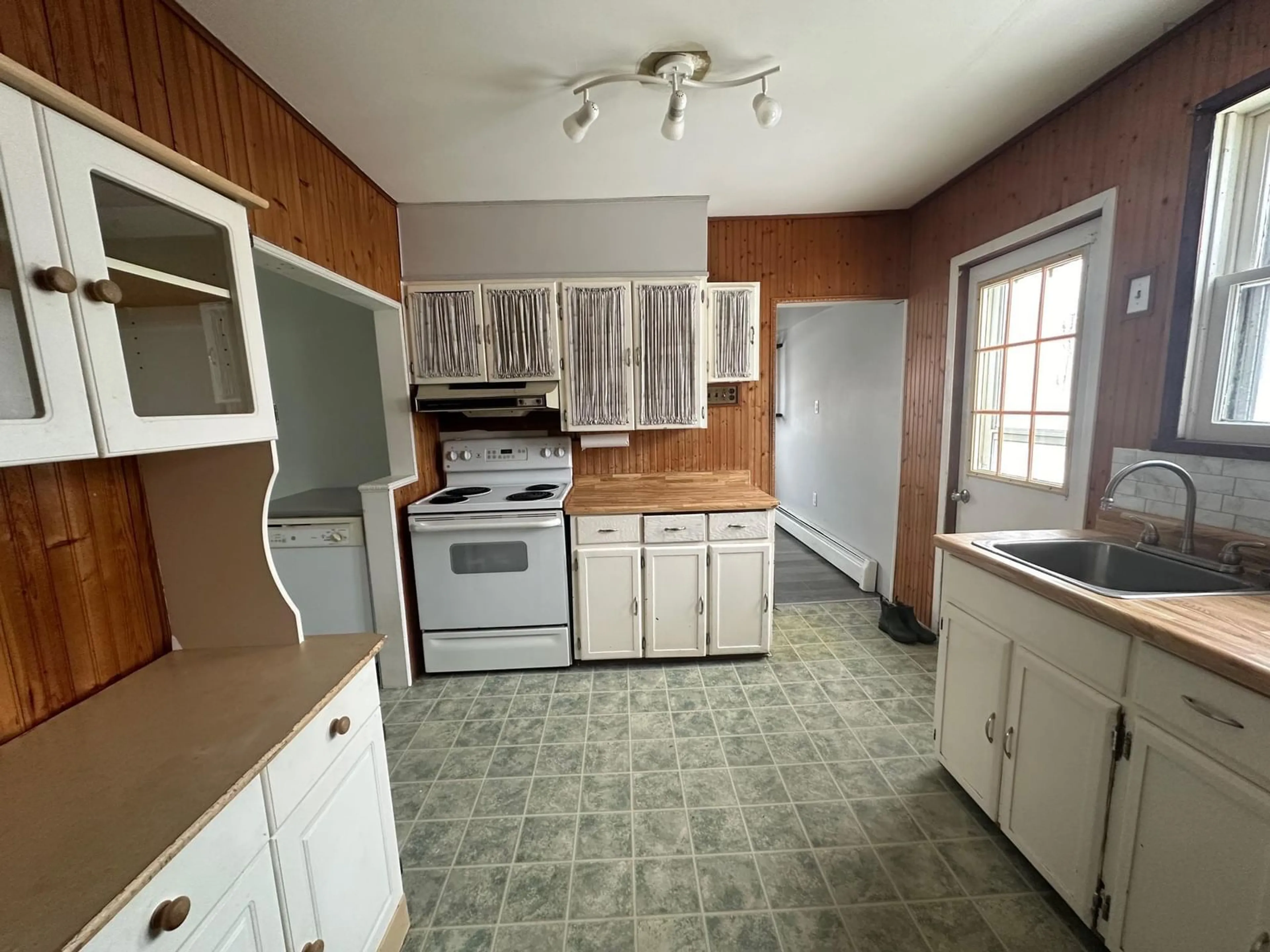 Standard kitchen, unknown for 110 Duke Street, Trenton Nova Scotia B0K 1X0