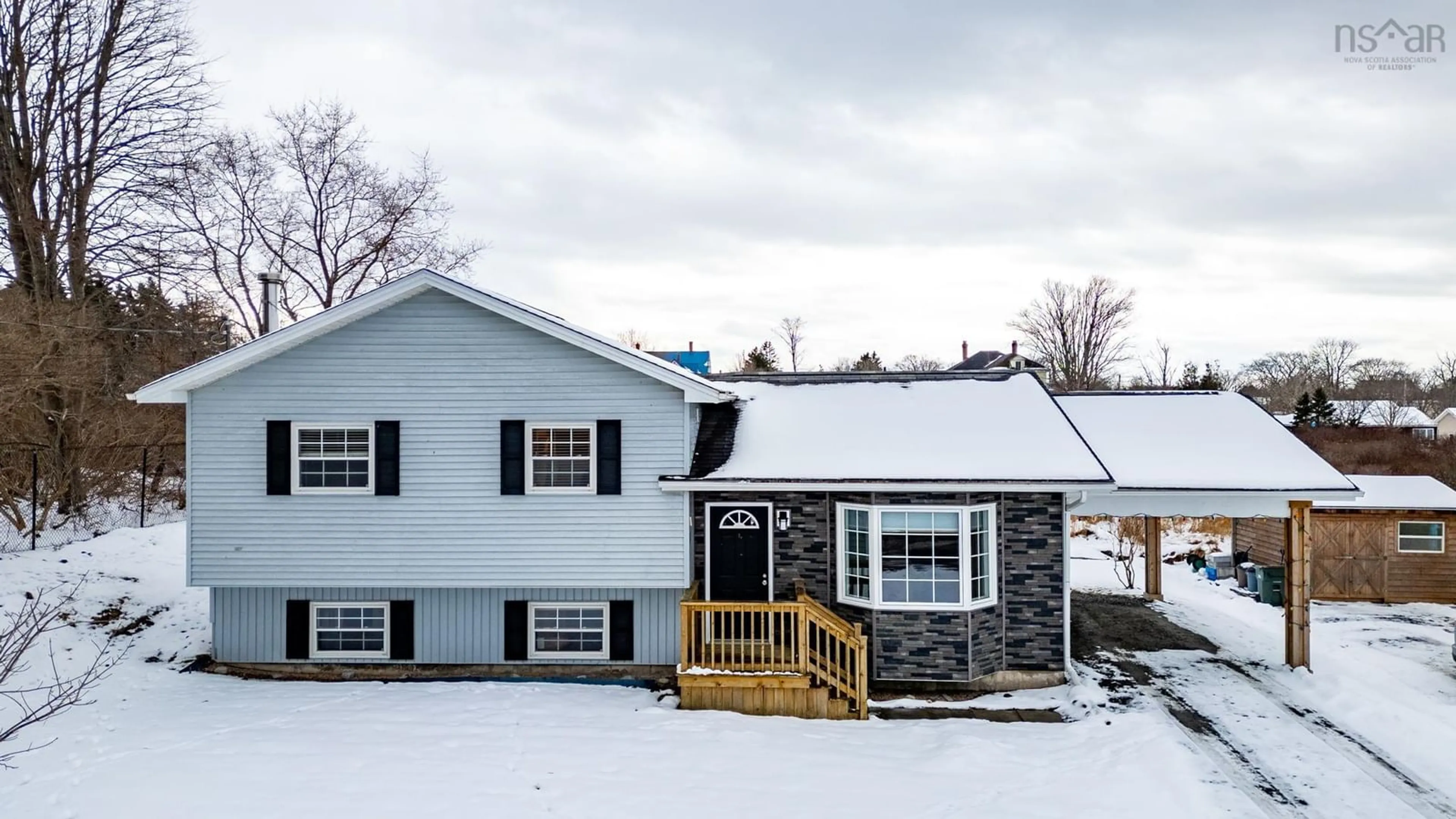 Home with vinyl exterior material, unknown for 7 Vaughne Crt, Yarmouth Nova Scotia B5A 4R9