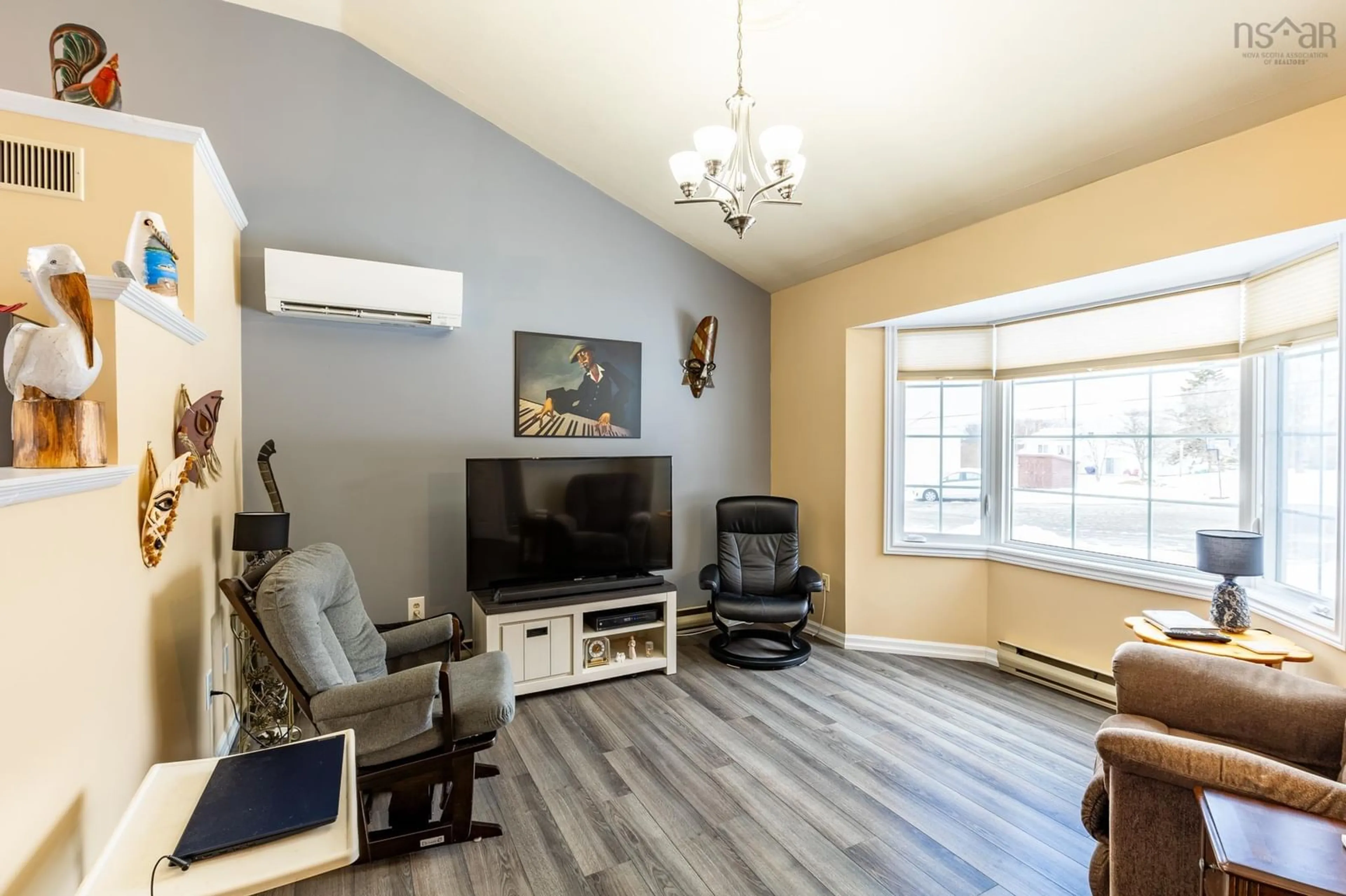 Living room with furniture, wood/laminate floor for 7 Vaughne Crt, Yarmouth Nova Scotia B5A 4R9