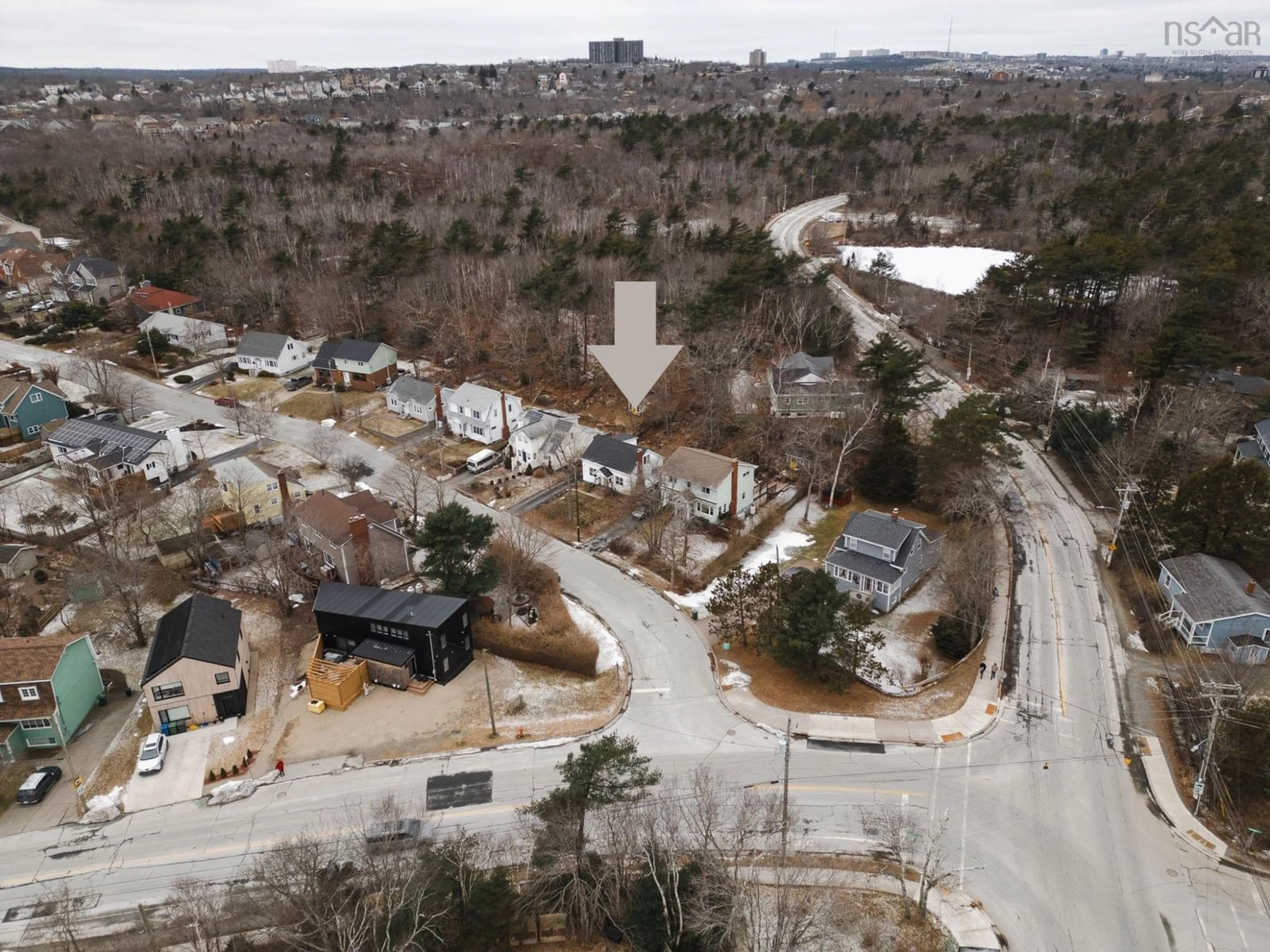 A pic from outside/outdoor area/front of a property/back of a property/a pic from drone, street for 5 Forward Ave, Halifax Nova Scotia B3P 1S3