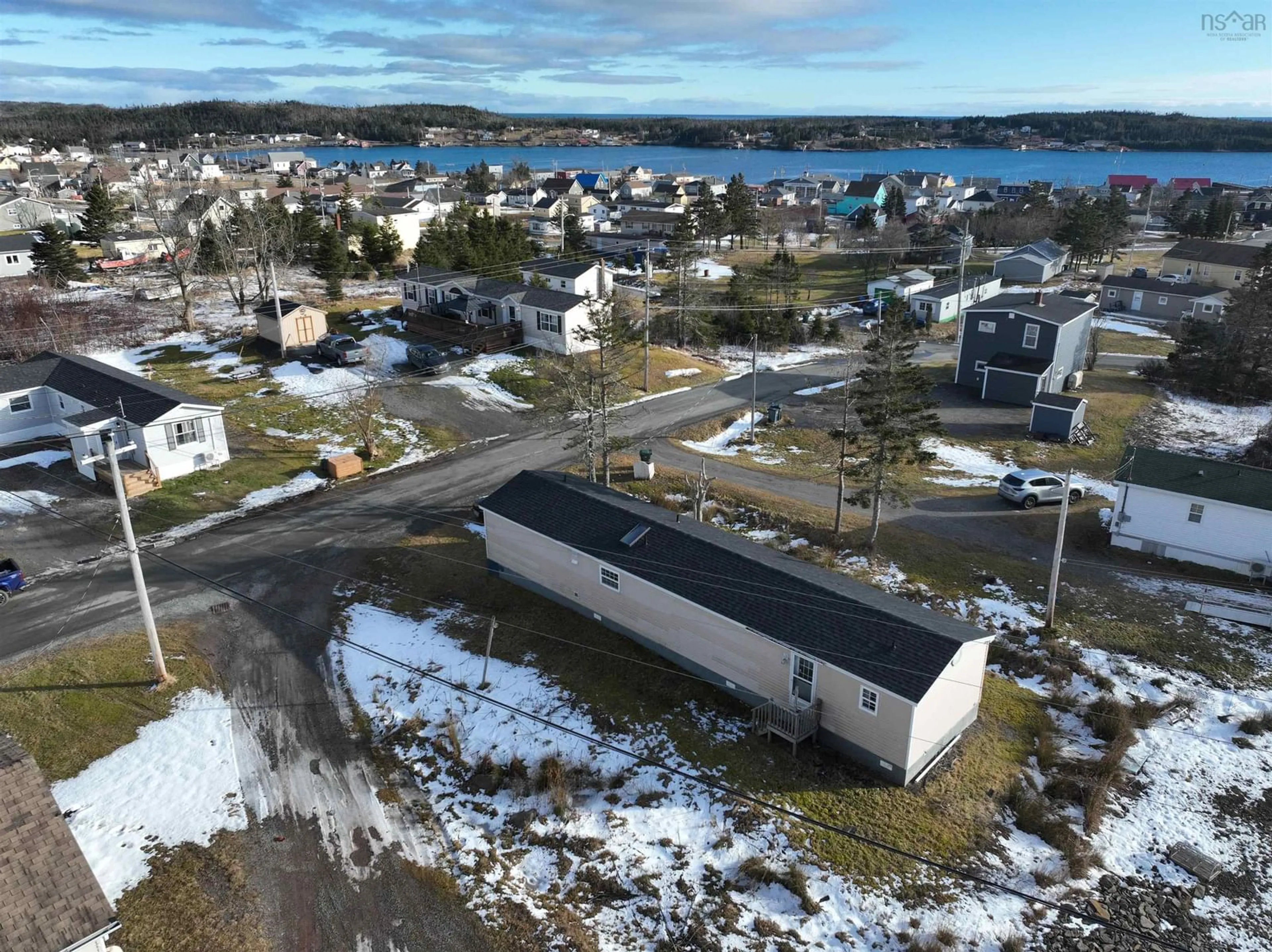 A pic from outside/outdoor area/front of a property/back of a property/a pic from drone, unknown for 41 Kent St, Louisbourg Nova Scotia B1C 1G2