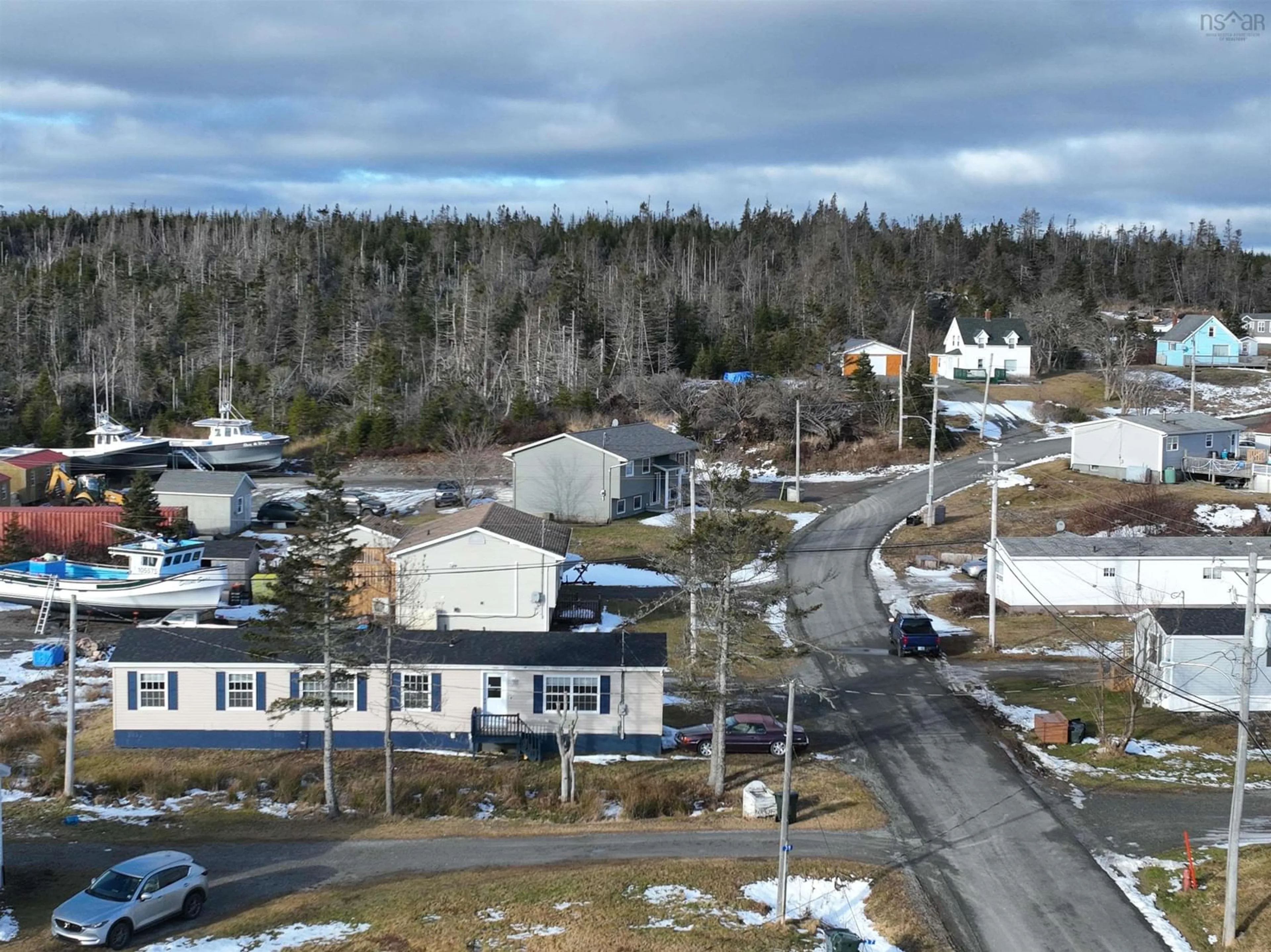 A pic from outside/outdoor area/front of a property/back of a property/a pic from drone, unknown for 41 Kent St, Louisbourg Nova Scotia B1C 1G2