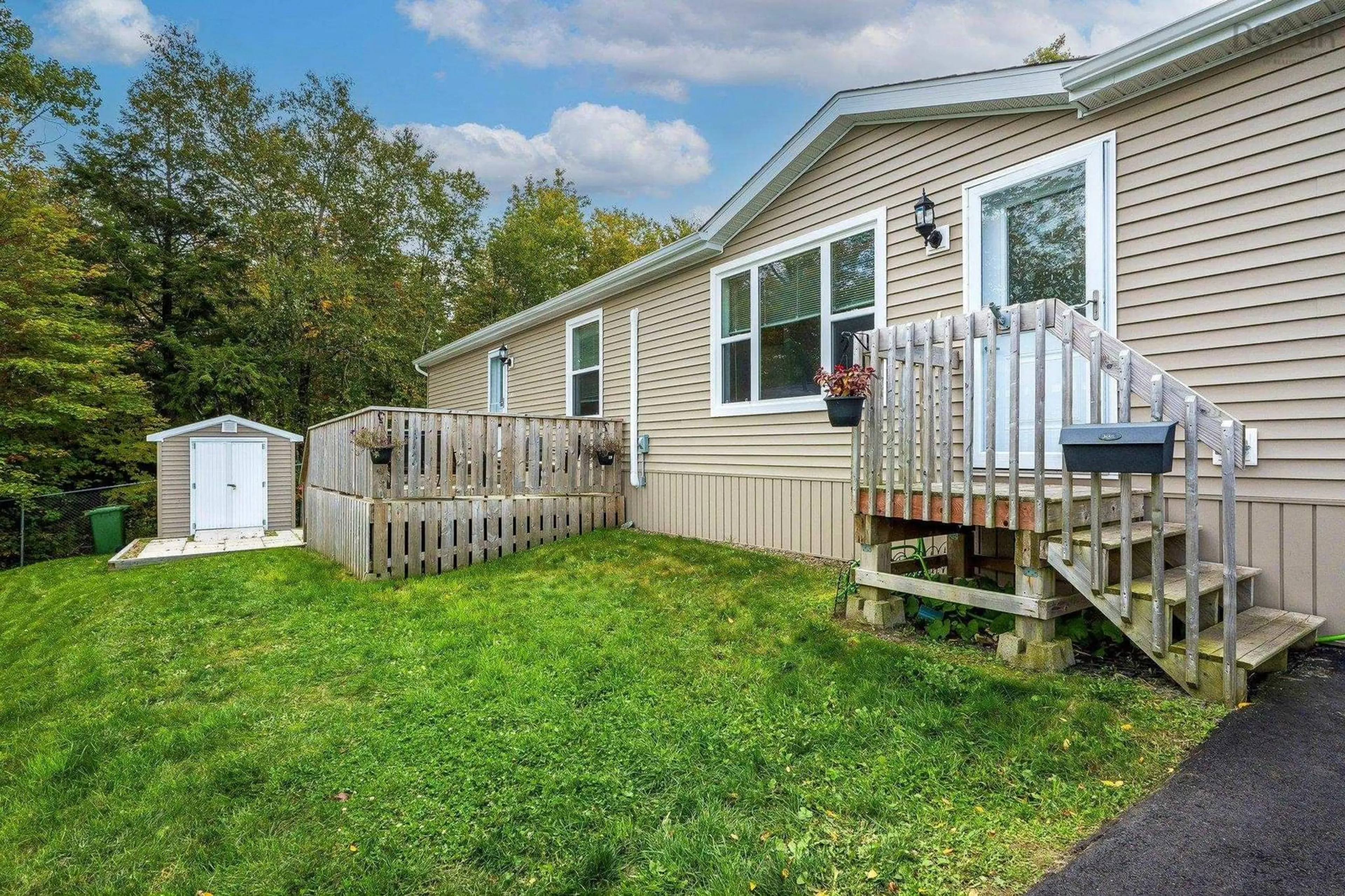 Home with vinyl exterior material, unknown for 1188 Susan Dr, Beaver Bank Nova Scotia B4E 1P1