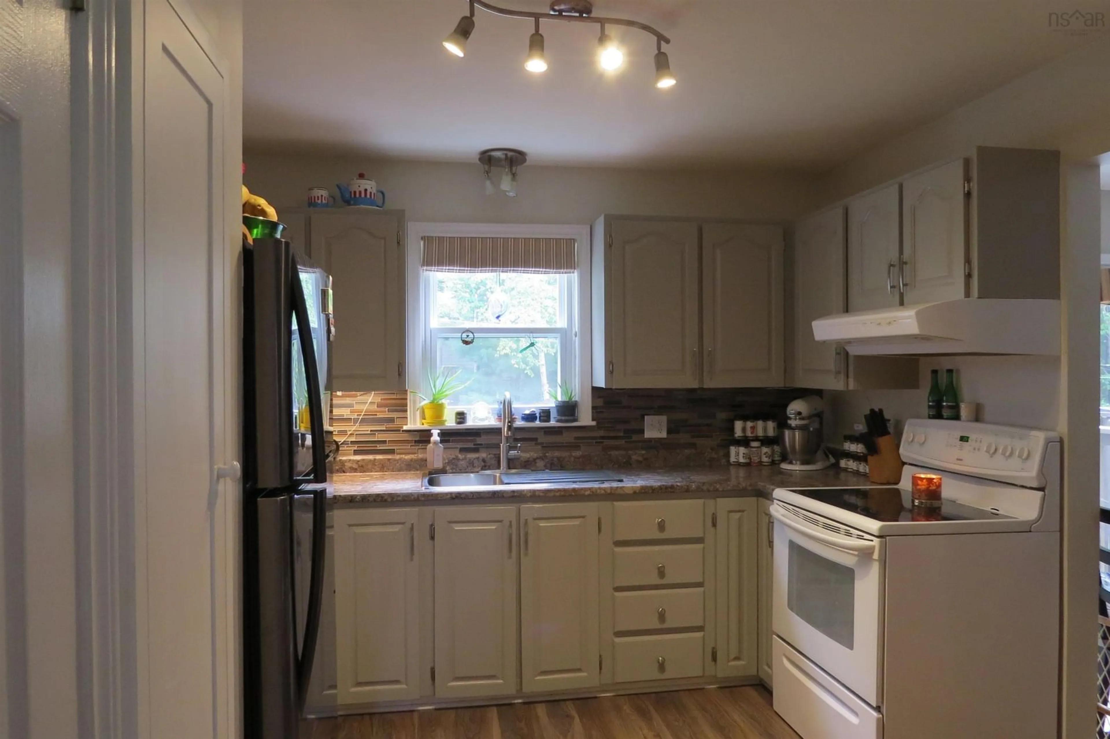 Standard kitchen, unknown for 22 Willowbend Crt, Bridgewater Nova Scotia B4V 3V8