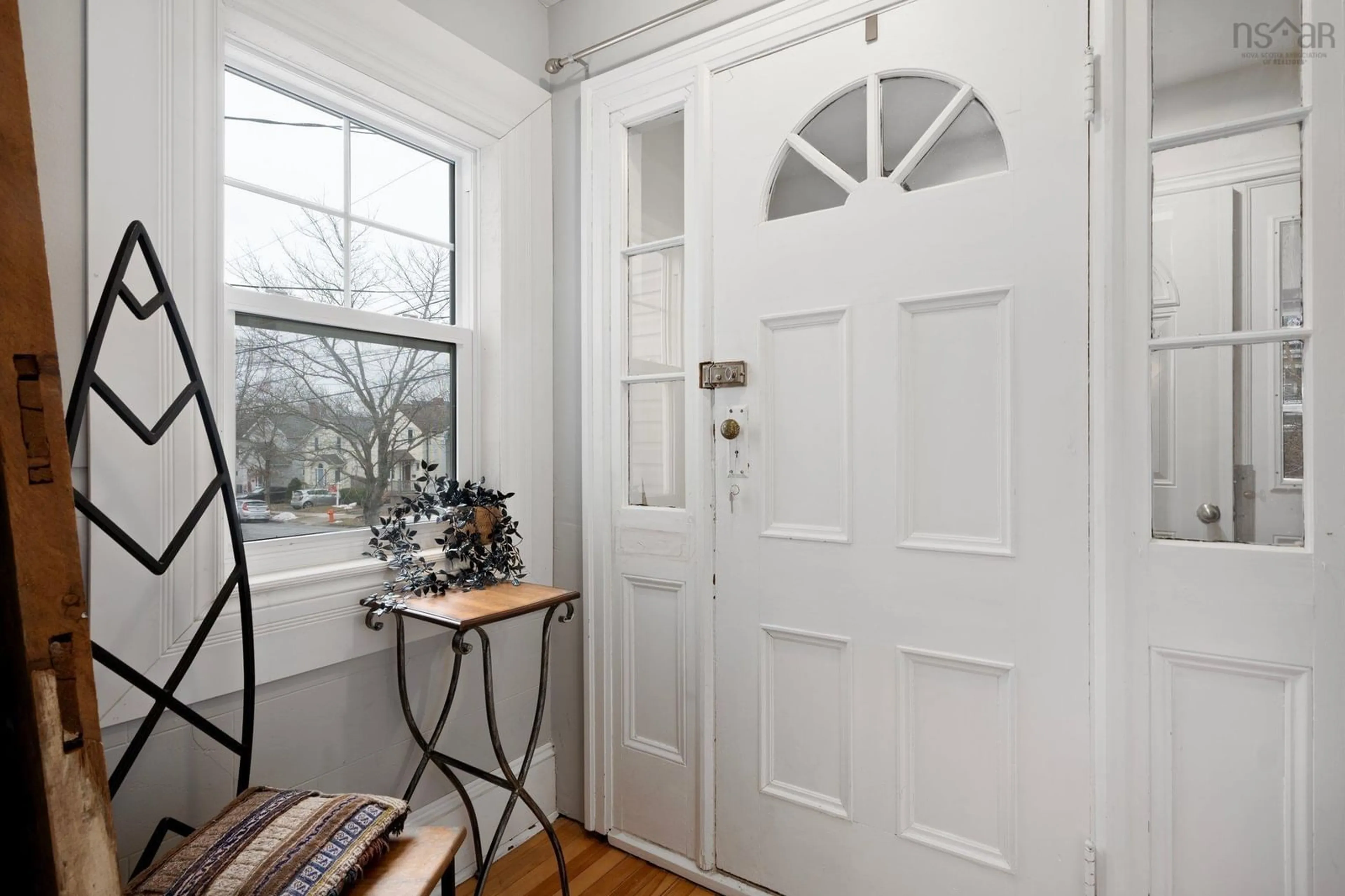 Indoor entryway for 6434 London St, Halifax Nova Scotia B3L 1X4