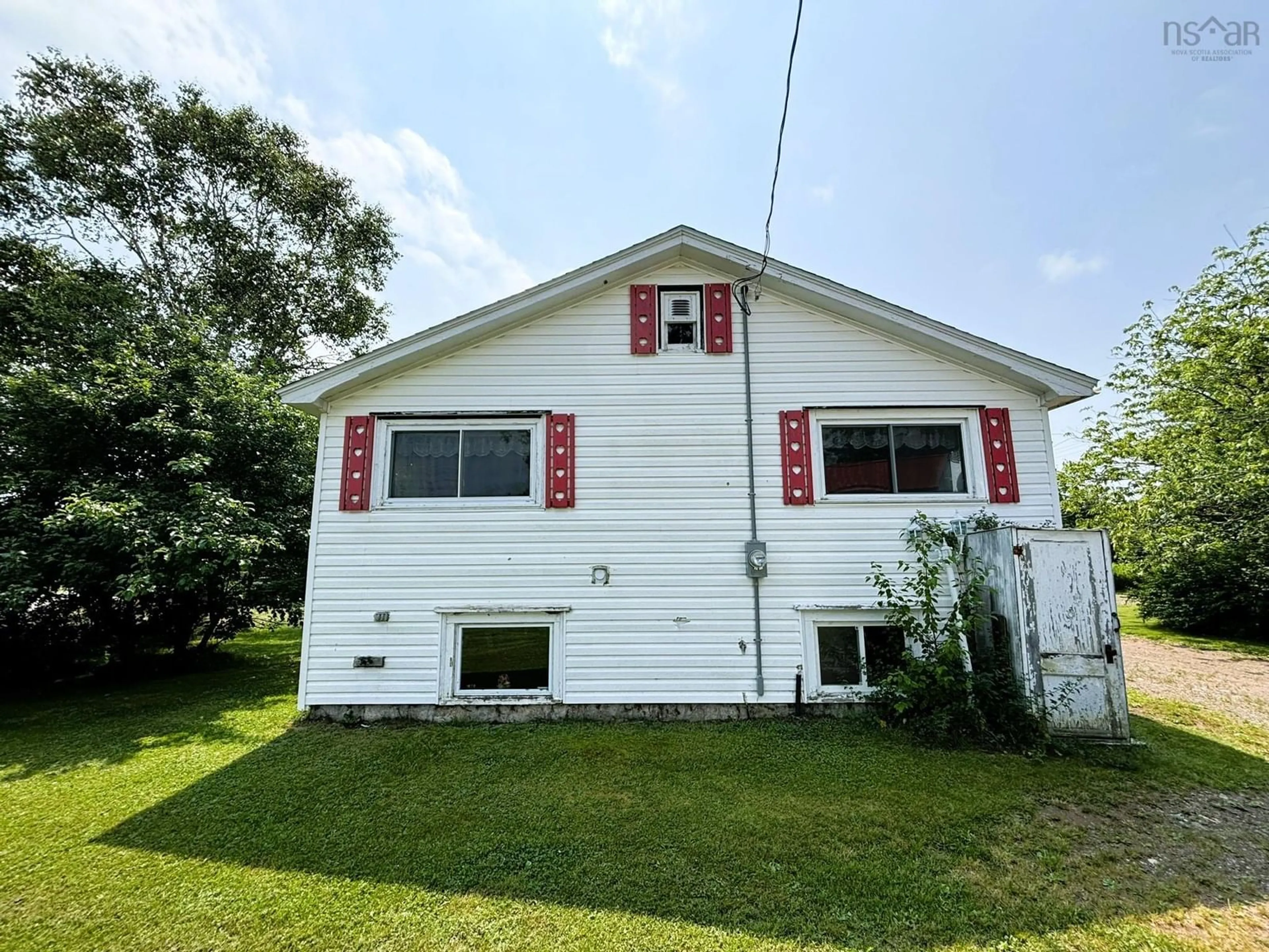 Home with vinyl exterior material, building for 3757 Eastern Ave, Parrsboro Nova Scotia B0M 1S0